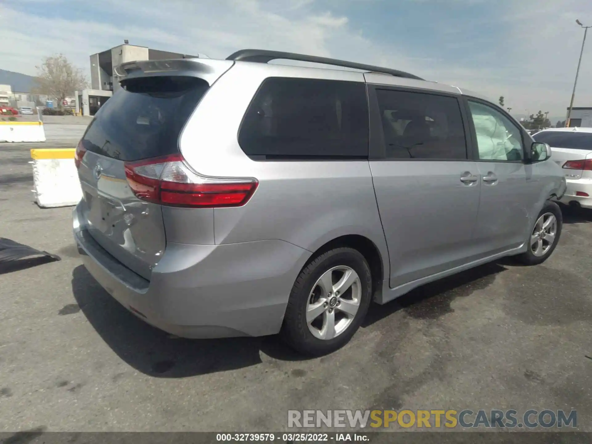 4 Фотография поврежденного автомобиля 5TDKZ3DC3KS010560 TOYOTA SIENNA 2019