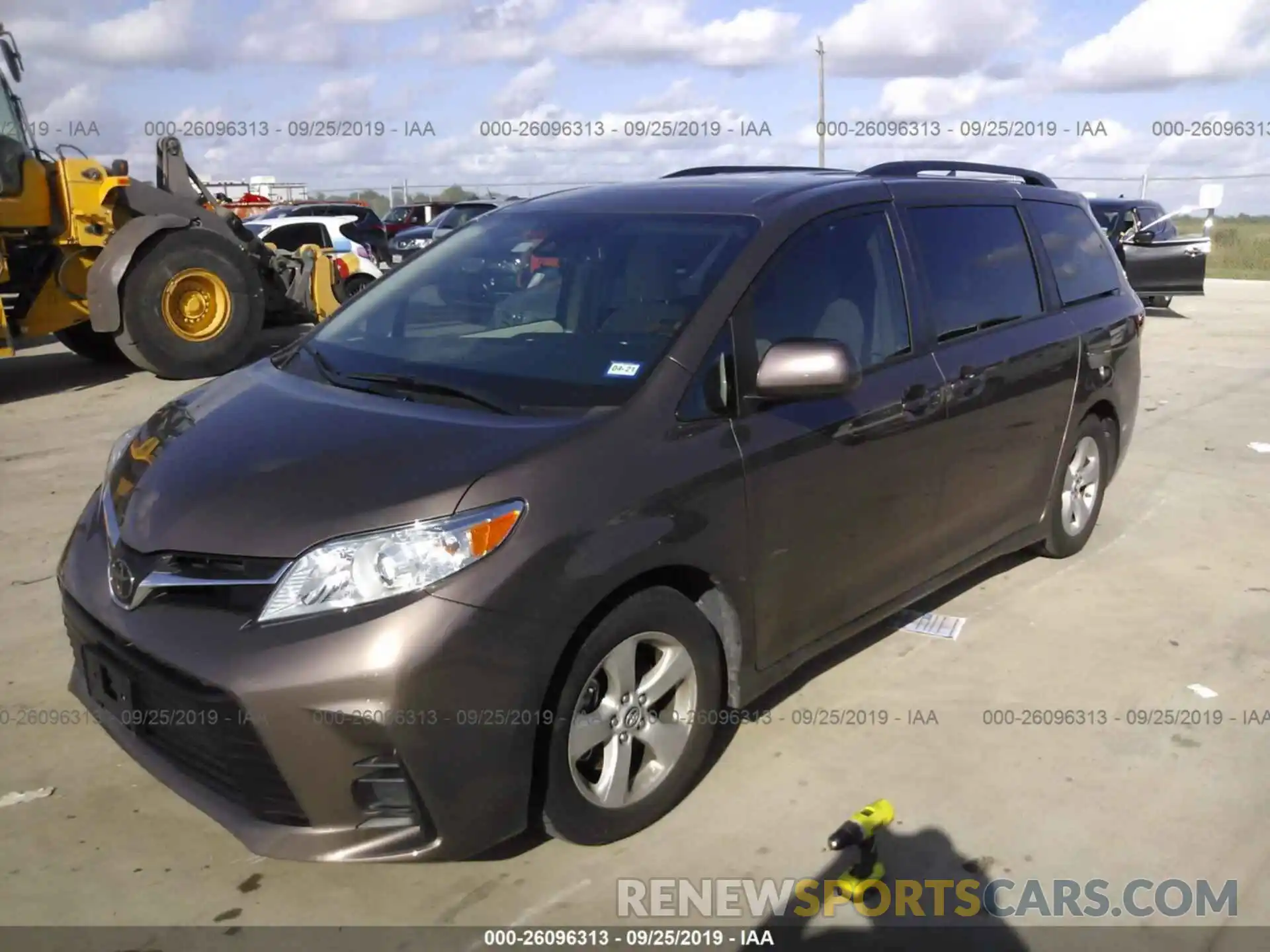 2 Фотография поврежденного автомобиля 5TDKZ3DC3KS012034 TOYOTA SIENNA 2019