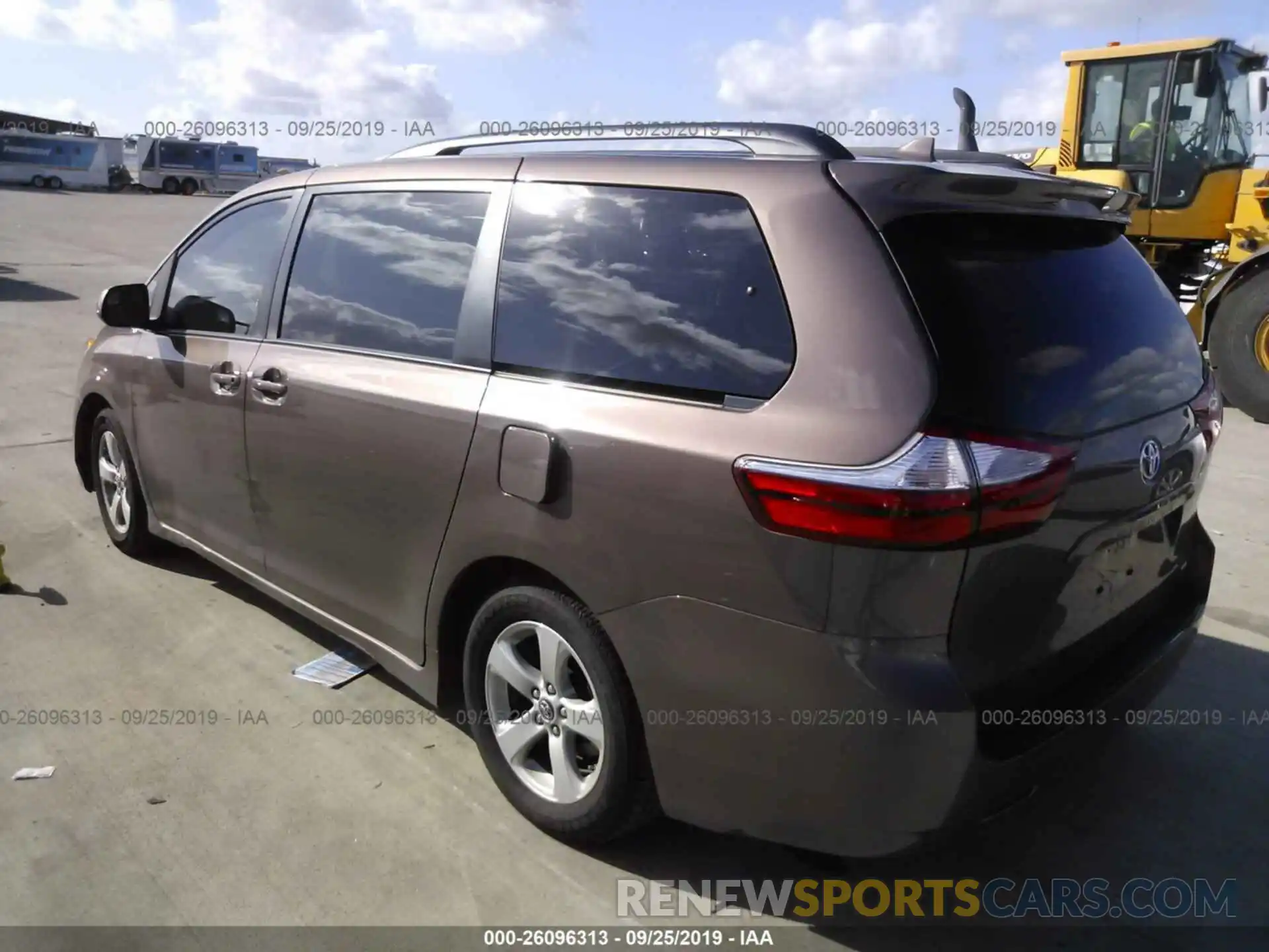 3 Фотография поврежденного автомобиля 5TDKZ3DC3KS012034 TOYOTA SIENNA 2019