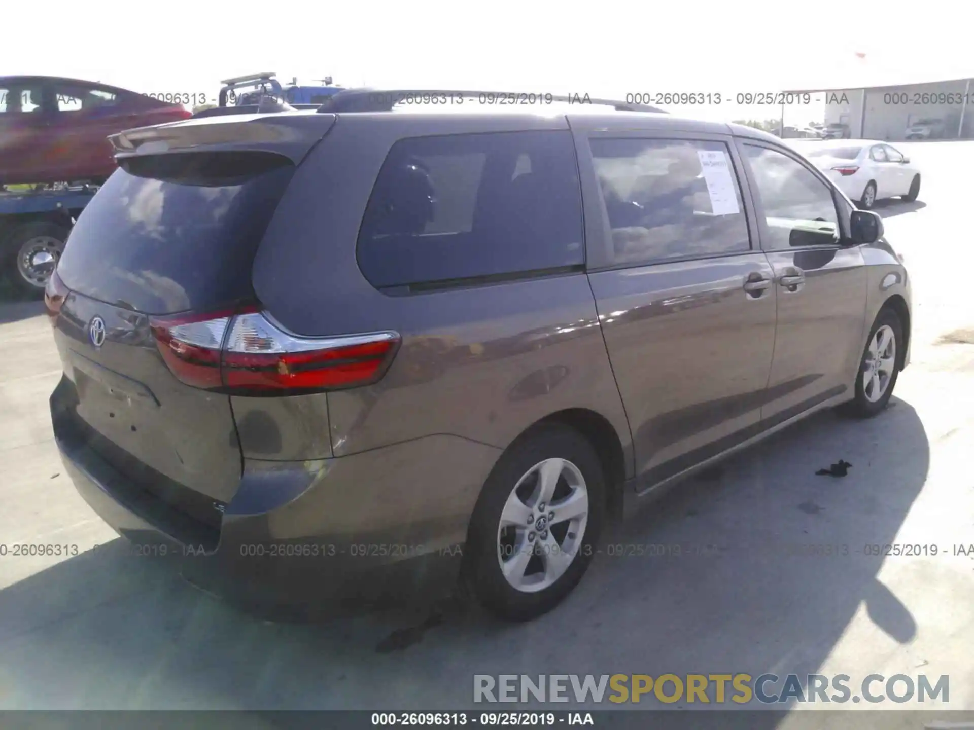 4 Photograph of a damaged car 5TDKZ3DC3KS012034 TOYOTA SIENNA 2019