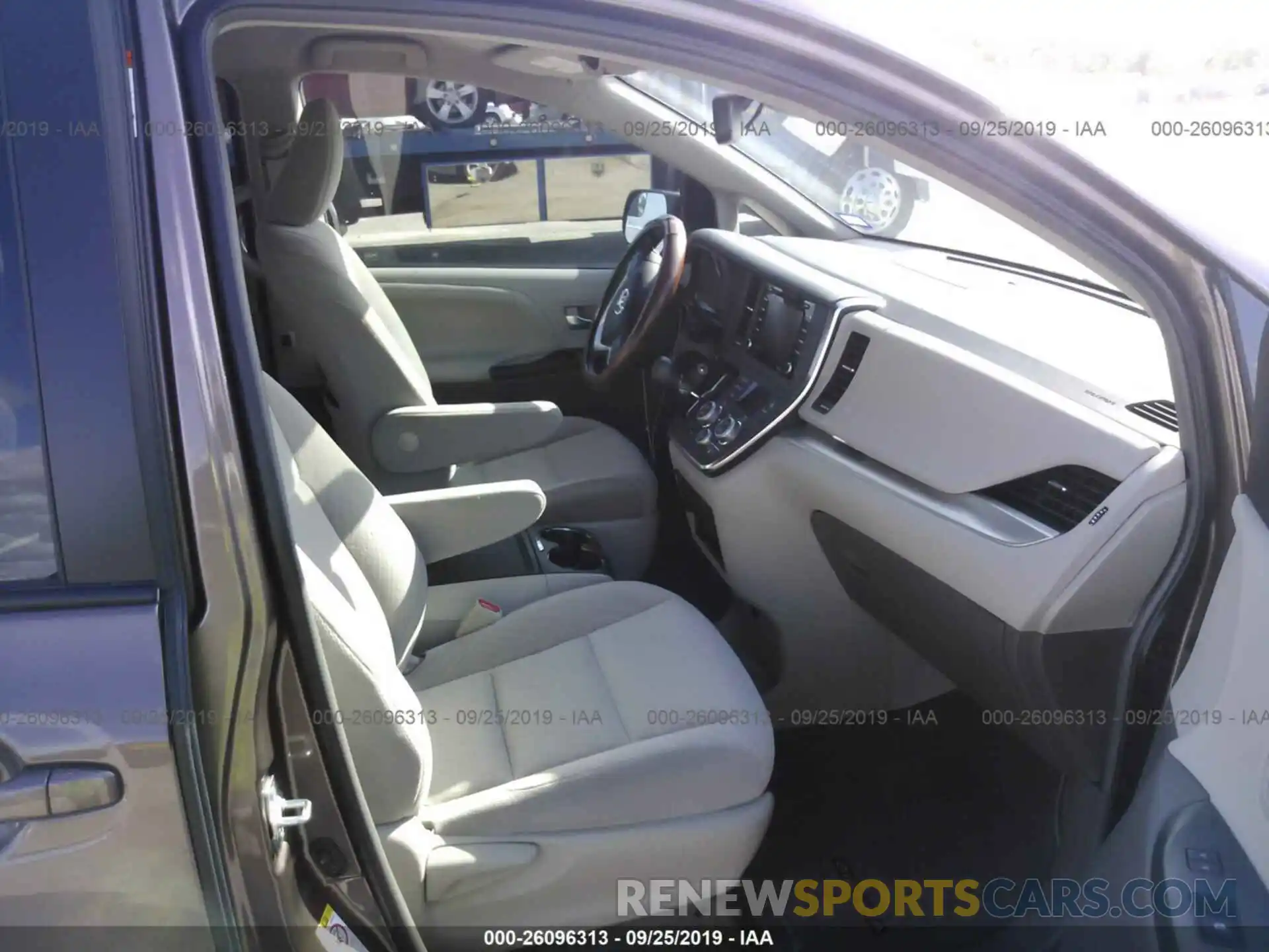 5 Photograph of a damaged car 5TDKZ3DC3KS012034 TOYOTA SIENNA 2019