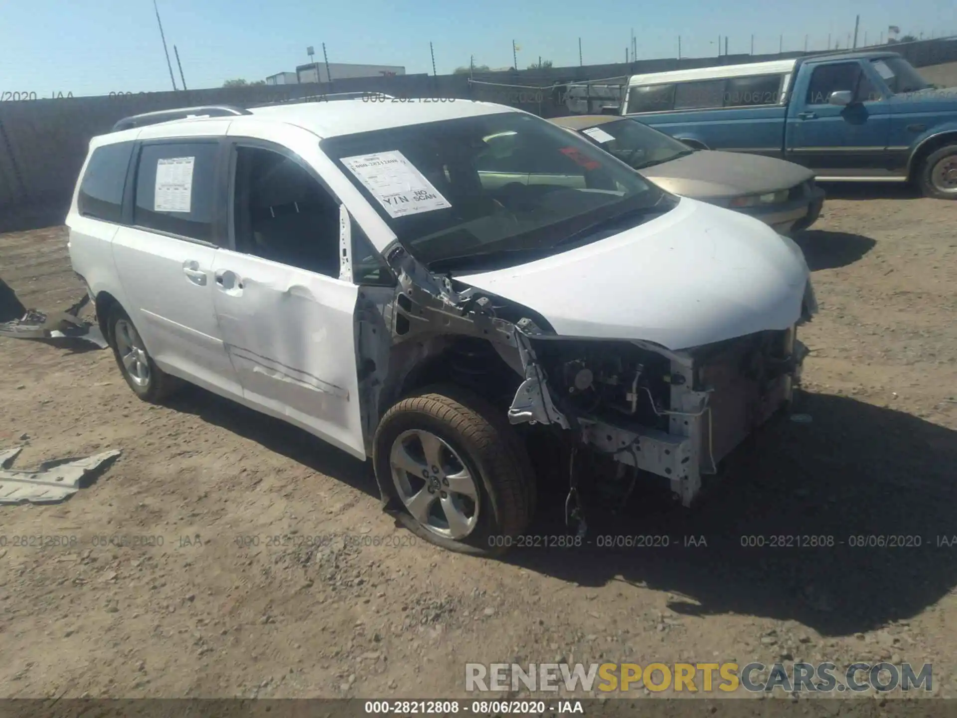 1 Photograph of a damaged car 5TDKZ3DC3KS012504 TOYOTA SIENNA 2019