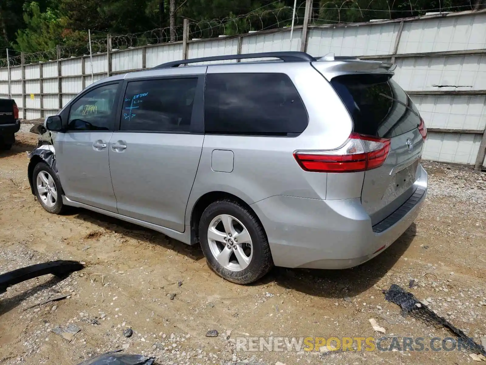 3 Photograph of a damaged car 5TDKZ3DC3KS020716 TOYOTA SIENNA 2019