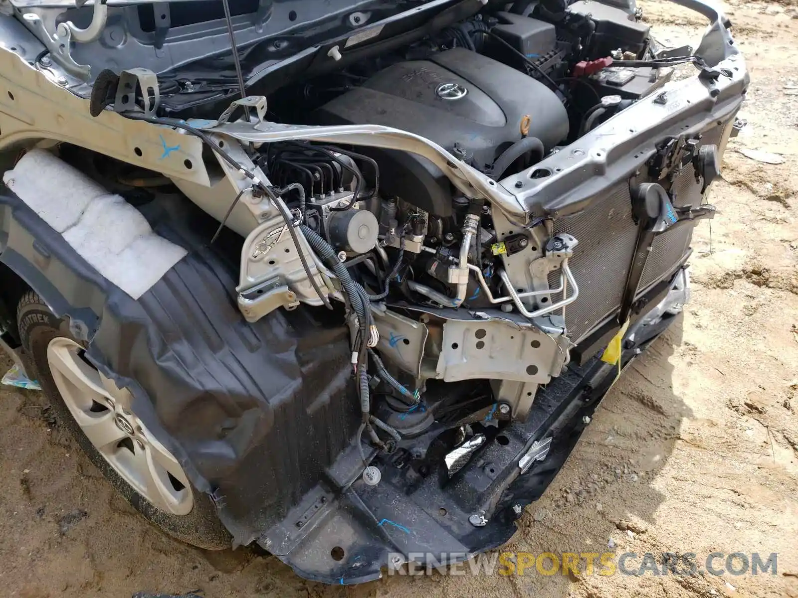 9 Photograph of a damaged car 5TDKZ3DC3KS020716 TOYOTA SIENNA 2019