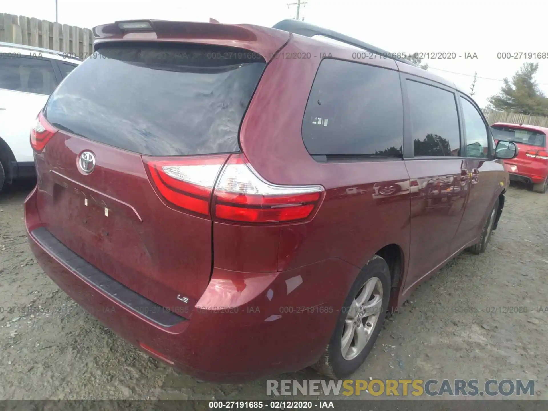 4 Фотография поврежденного автомобиля 5TDKZ3DC3KS020747 TOYOTA SIENNA 2019