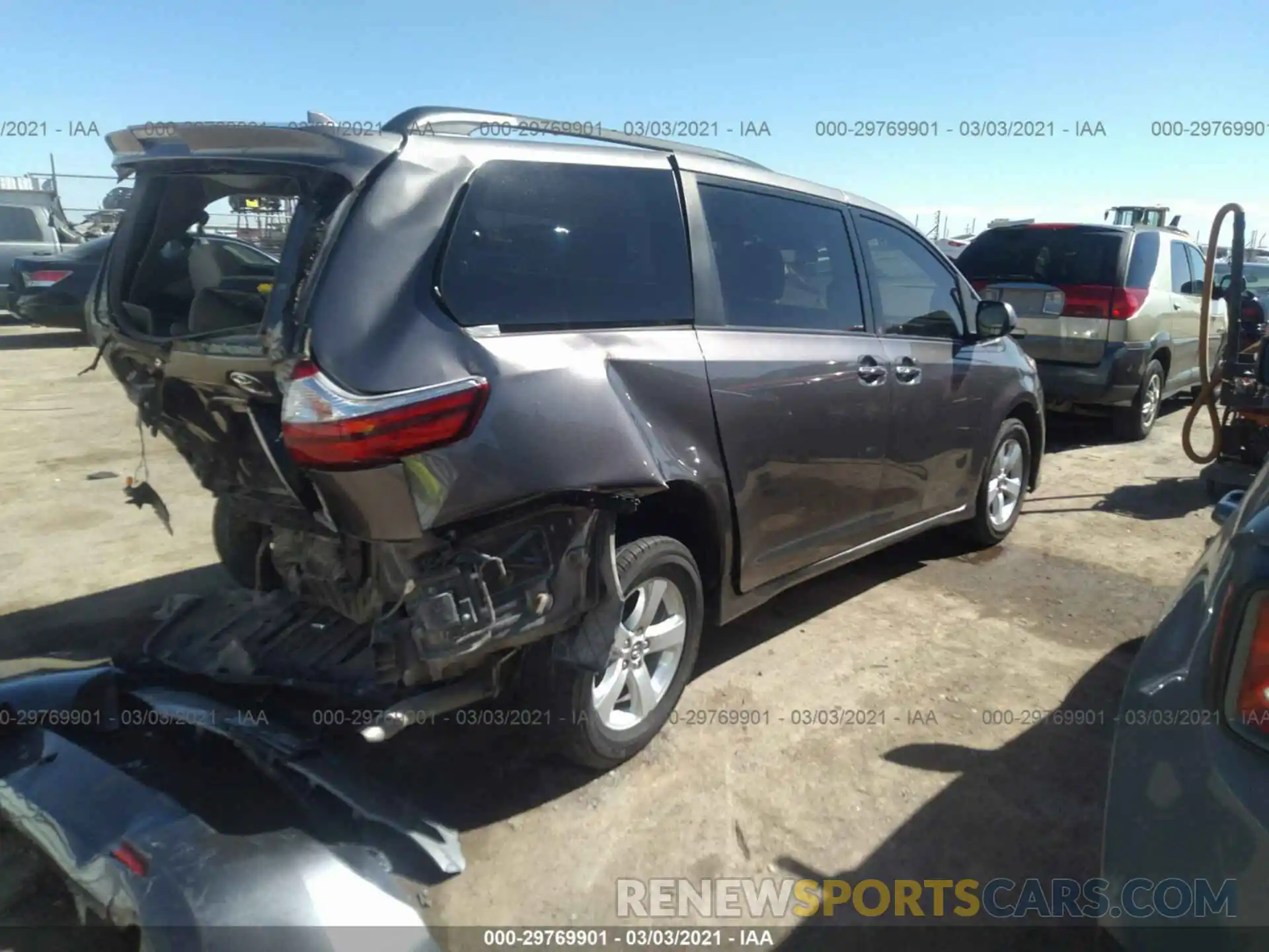 4 Photograph of a damaged car 5TDKZ3DC3KS970381 TOYOTA SIENNA 2019