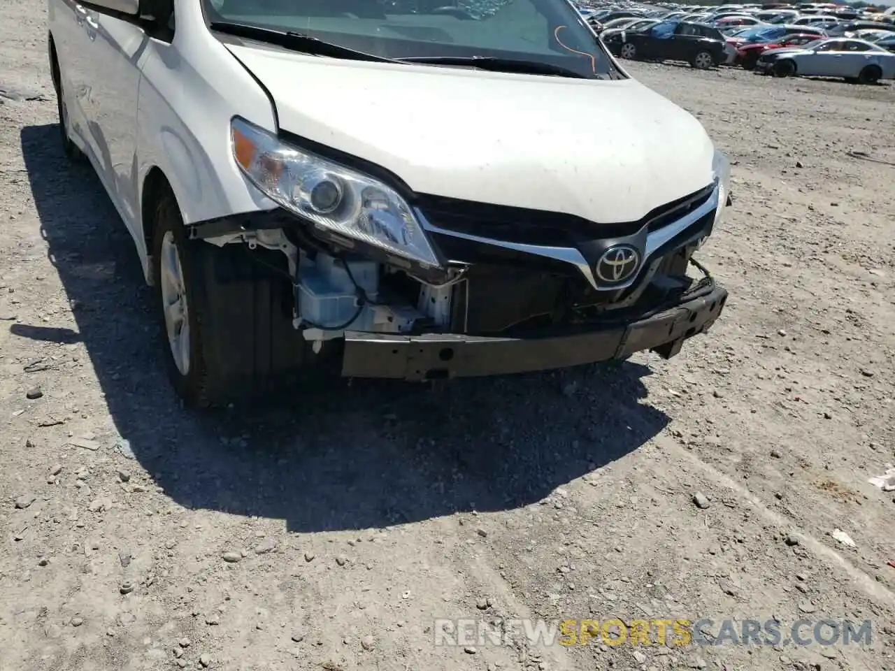 9 Photograph of a damaged car 5TDKZ3DC3KS974012 TOYOTA SIENNA 2019