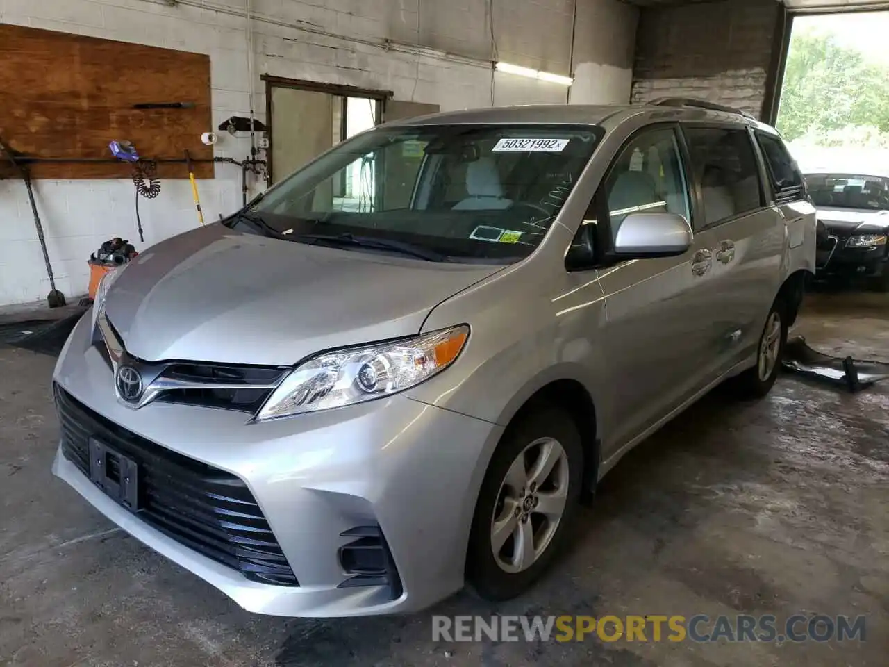 2 Photograph of a damaged car 5TDKZ3DC3KS975323 TOYOTA SIENNA 2019