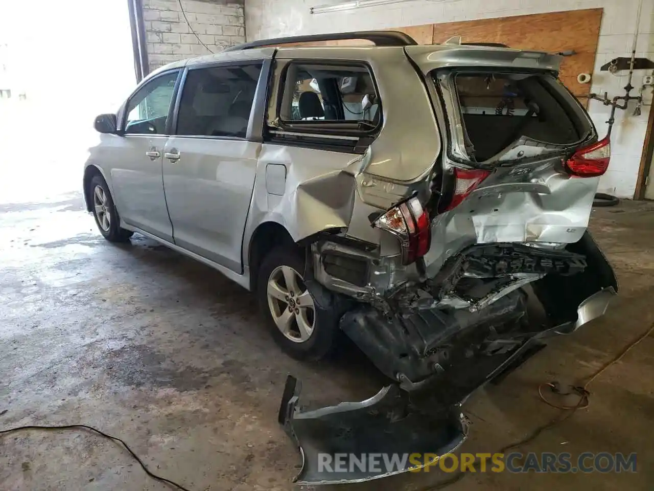 3 Photograph of a damaged car 5TDKZ3DC3KS975323 TOYOTA SIENNA 2019