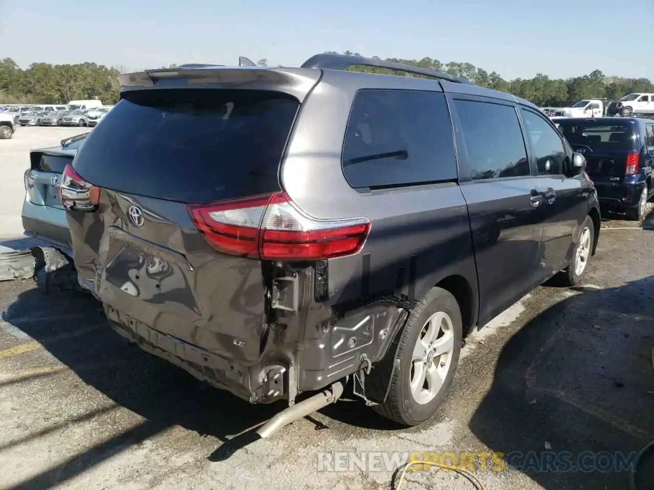 4 Фотография поврежденного автомобиля 5TDKZ3DC3KS975533 TOYOTA SIENNA 2019