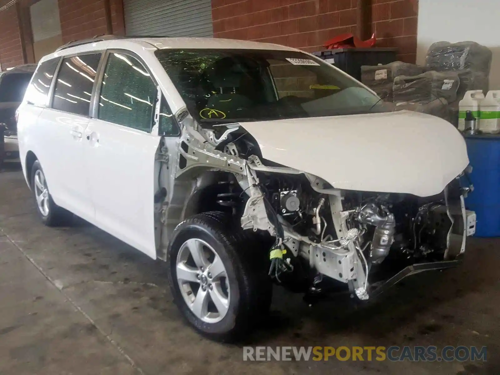 1 Photograph of a damaged car 5TDKZ3DC3KS981512 TOYOTA SIENNA 2019