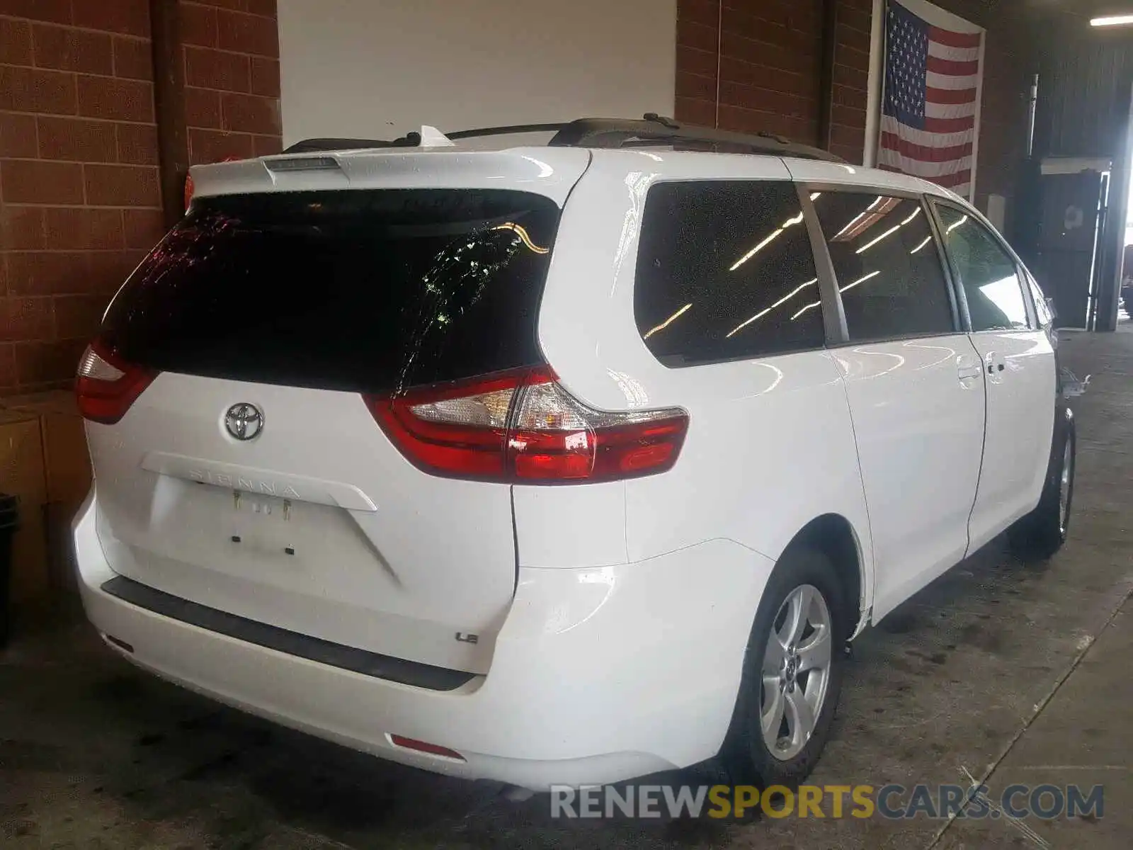 4 Photograph of a damaged car 5TDKZ3DC3KS981512 TOYOTA SIENNA 2019