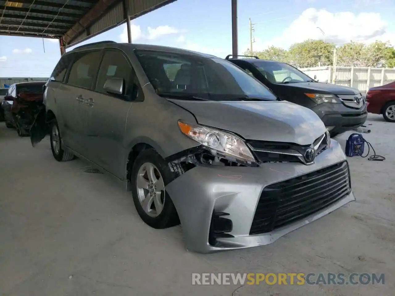 1 Photograph of a damaged car 5TDKZ3DC3KS981543 TOYOTA SIENNA 2019