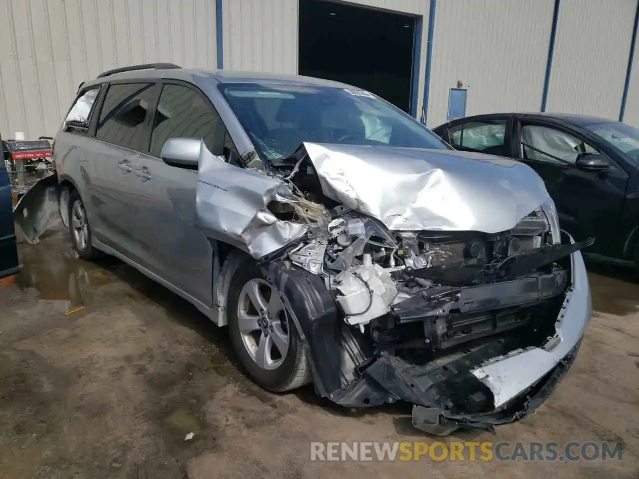 1 Photograph of a damaged car 5TDKZ3DC3KS982160 TOYOTA SIENNA 2019