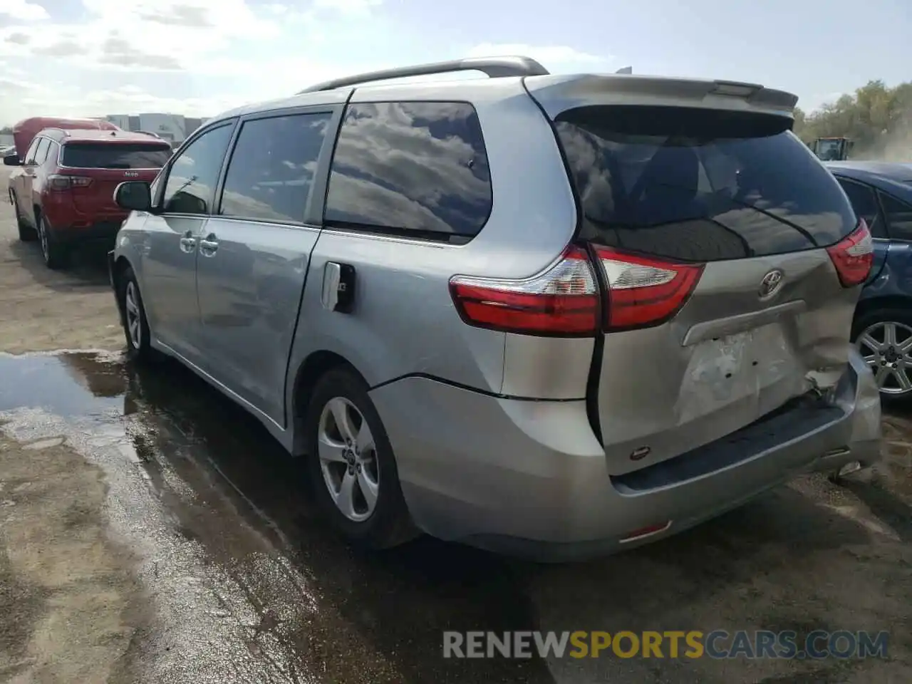 3 Фотография поврежденного автомобиля 5TDKZ3DC3KS982160 TOYOTA SIENNA 2019