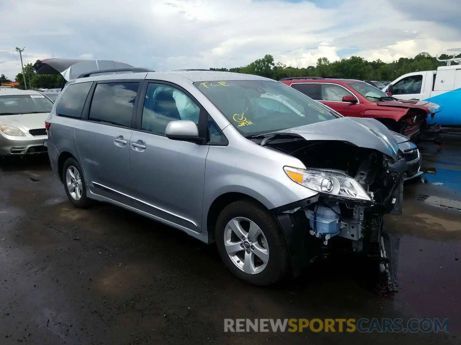 1 Photograph of a damaged car 5TDKZ3DC3KS989173 TOYOTA SIENNA 2019