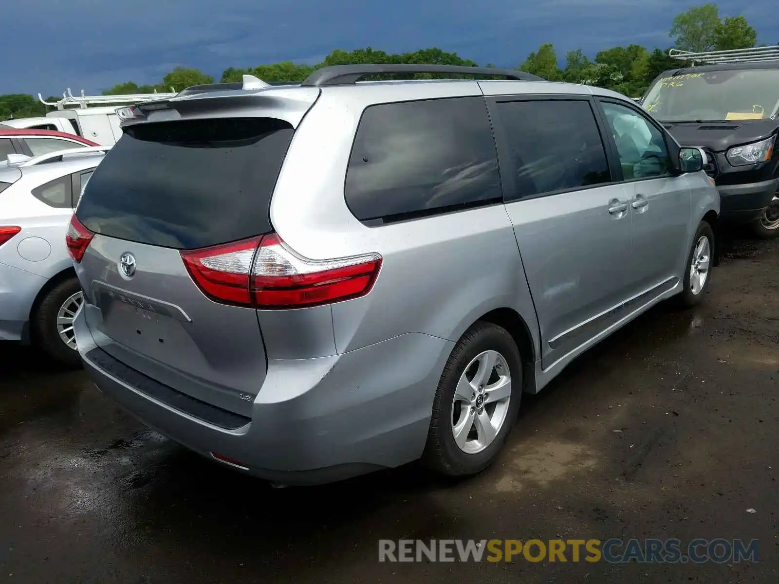 4 Photograph of a damaged car 5TDKZ3DC3KS989173 TOYOTA SIENNA 2019