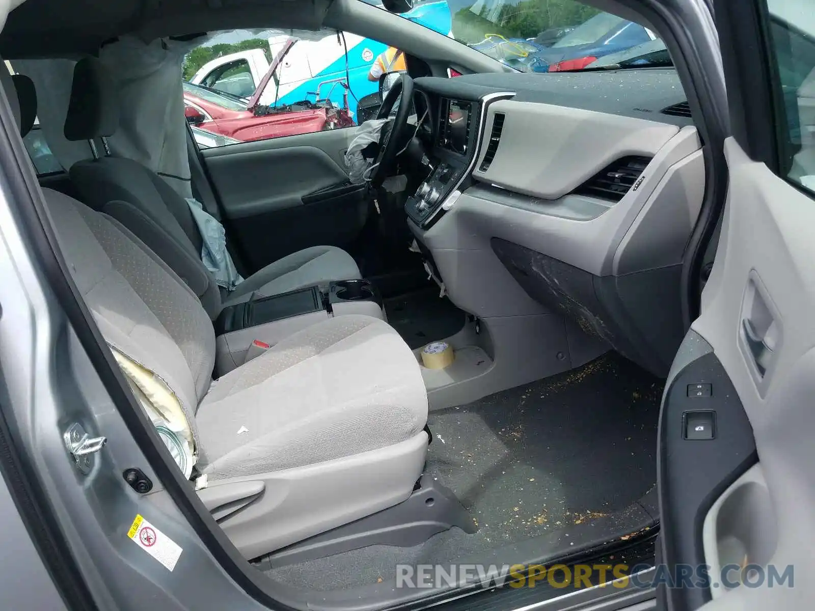 5 Photograph of a damaged car 5TDKZ3DC3KS989173 TOYOTA SIENNA 2019