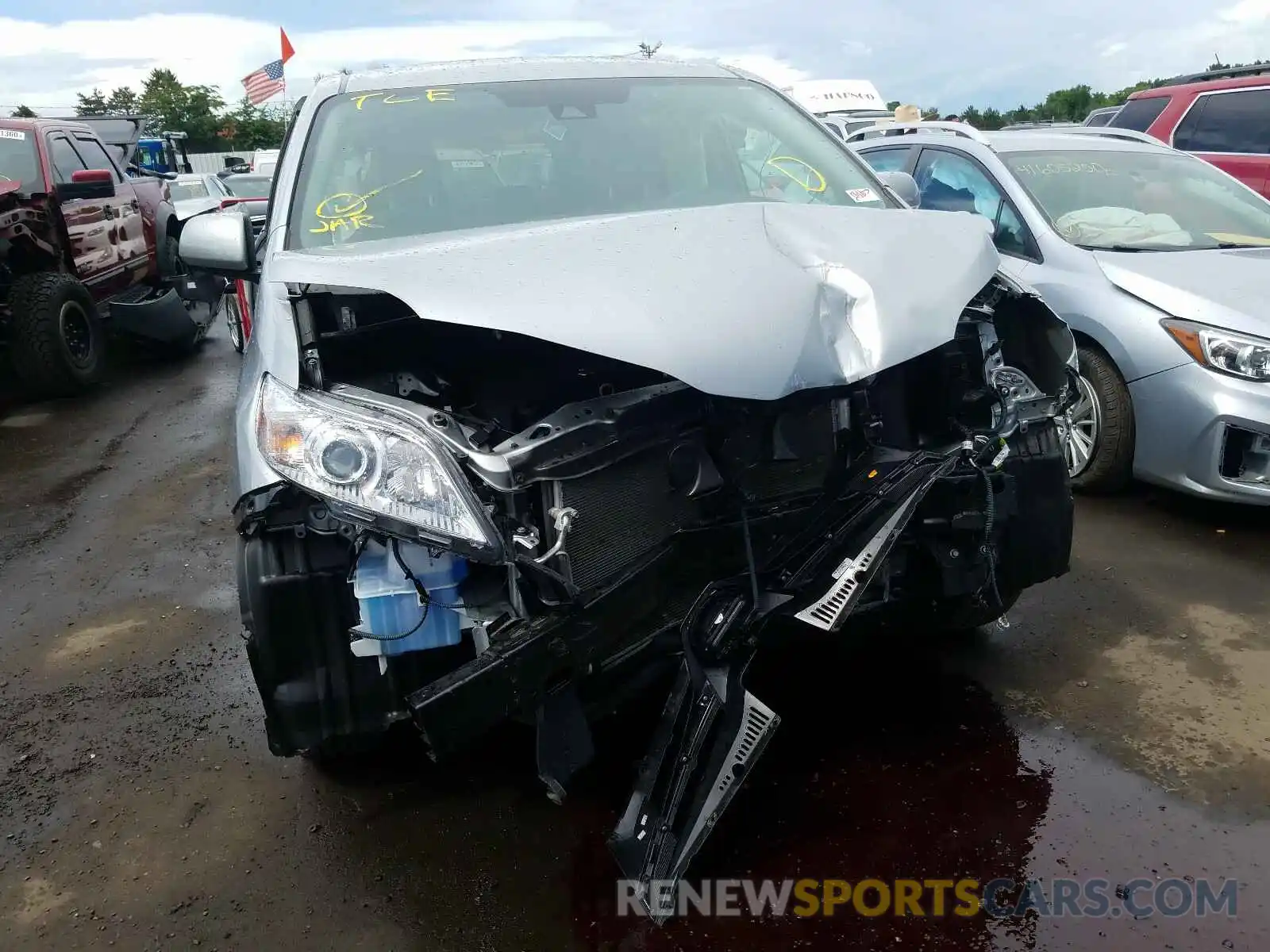 9 Photograph of a damaged car 5TDKZ3DC3KS989173 TOYOTA SIENNA 2019