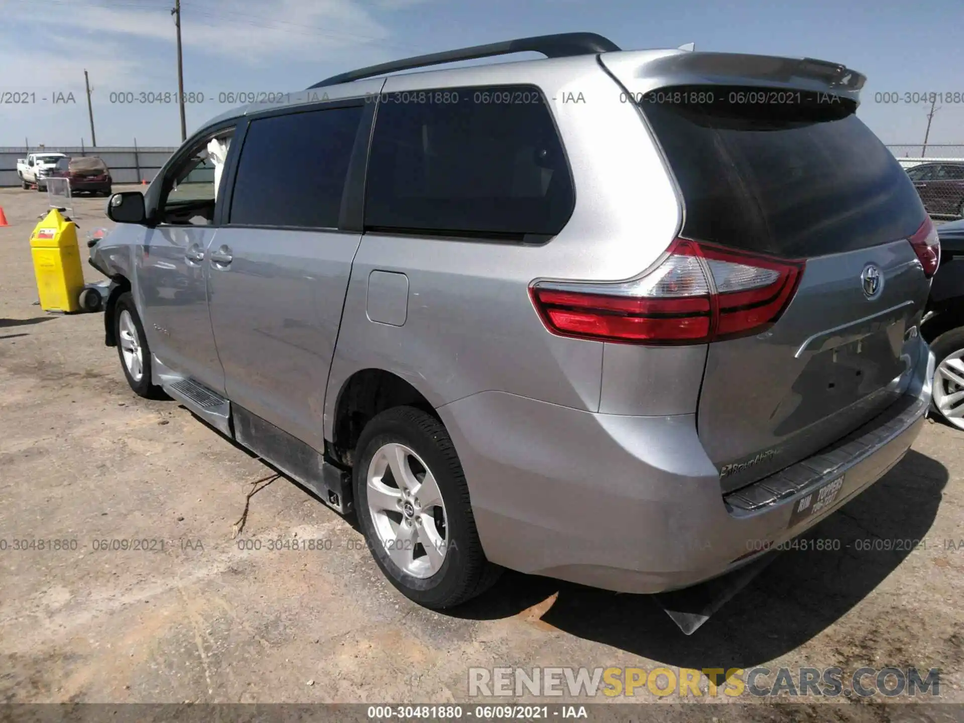 3 Photograph of a damaged car 5TDKZ3DC3KS993255 TOYOTA SIENNA 2019