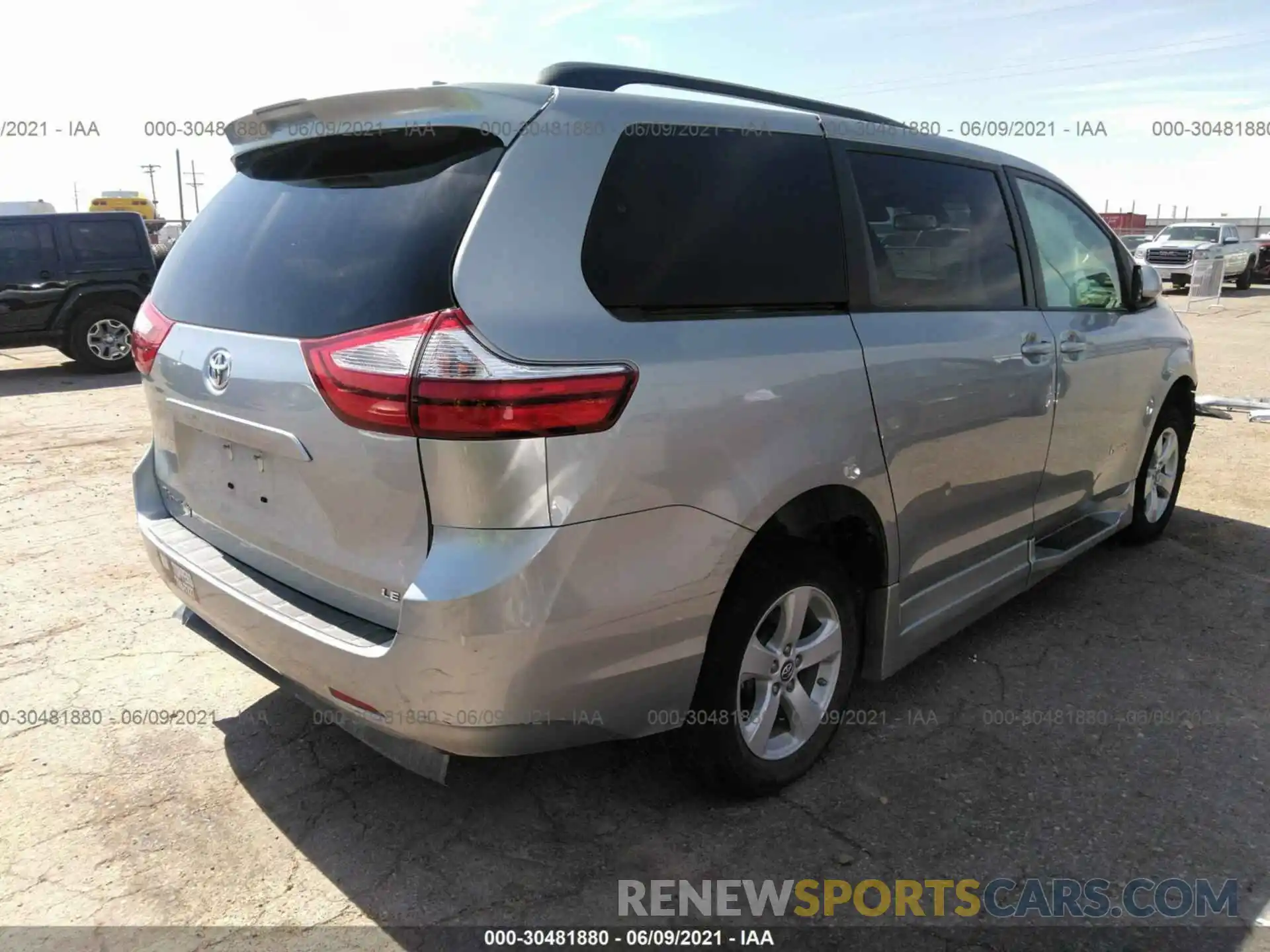 4 Фотография поврежденного автомобиля 5TDKZ3DC3KS993255 TOYOTA SIENNA 2019