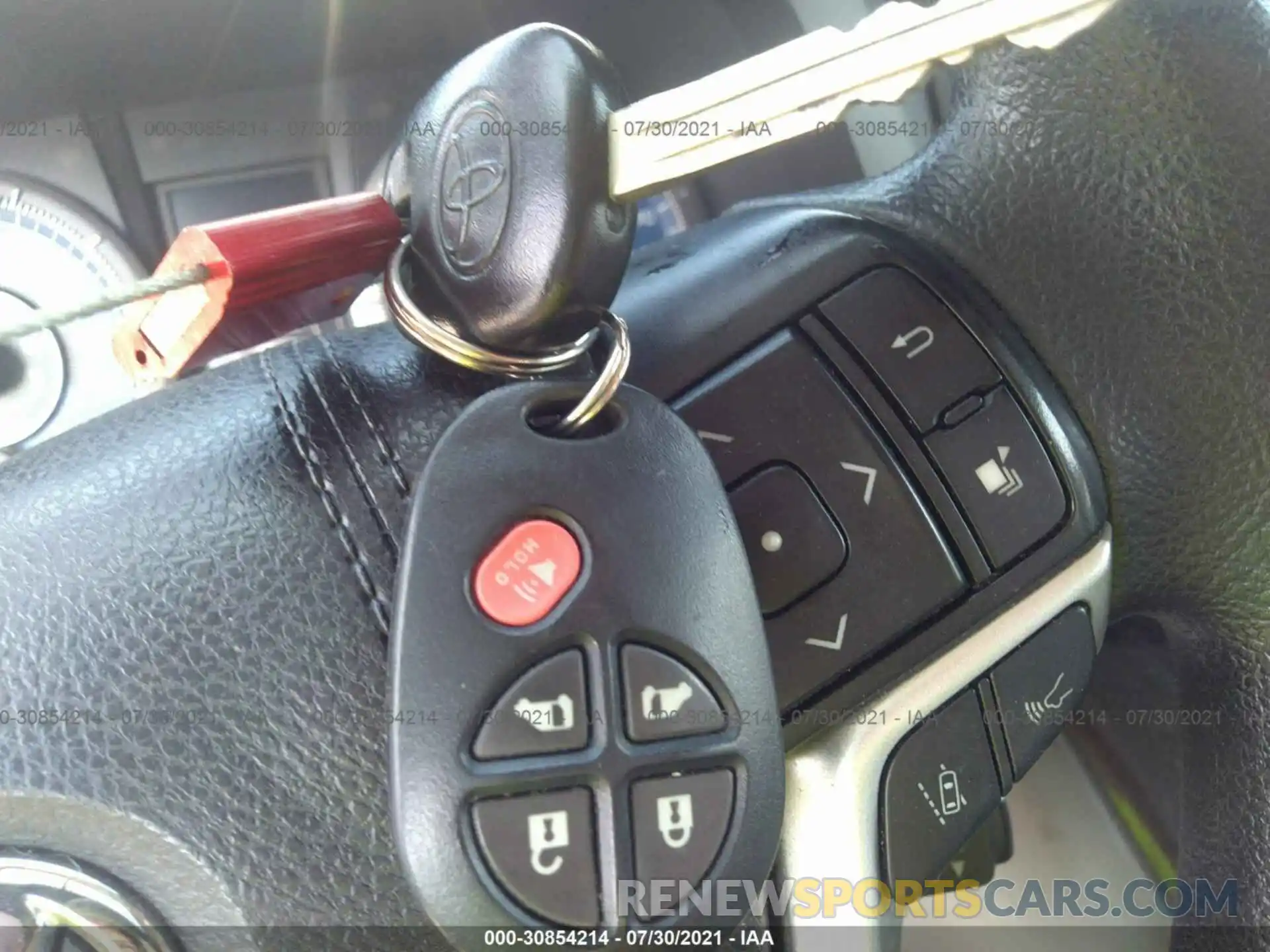 11 Photograph of a damaged car 5TDKZ3DC3KS998911 TOYOTA SIENNA 2019