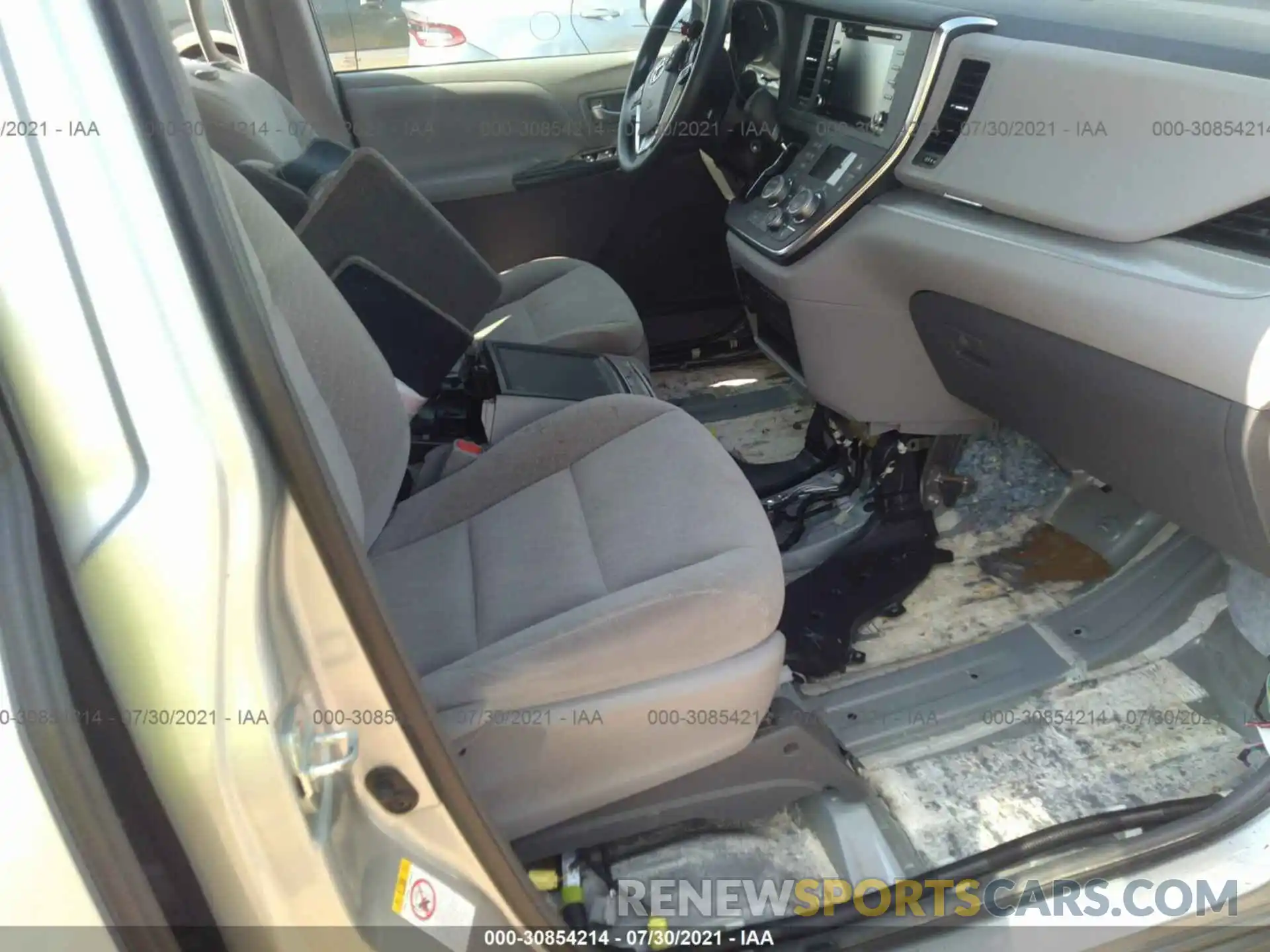 5 Photograph of a damaged car 5TDKZ3DC3KS998911 TOYOTA SIENNA 2019