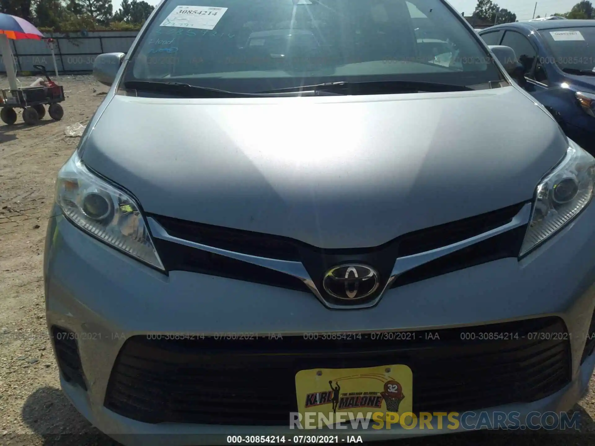 6 Photograph of a damaged car 5TDKZ3DC3KS998911 TOYOTA SIENNA 2019