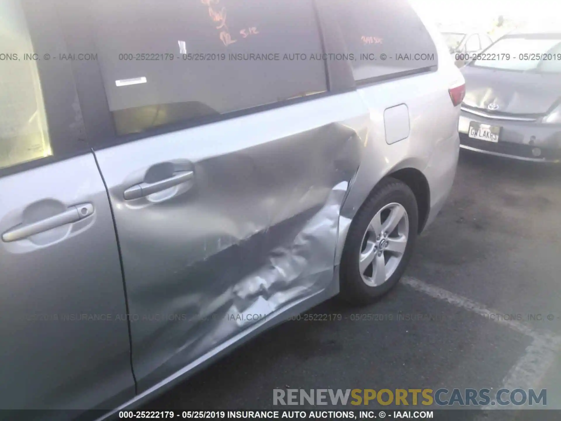 6 Photograph of a damaged car 5TDKZ3DC4KS002757 TOYOTA SIENNA 2019