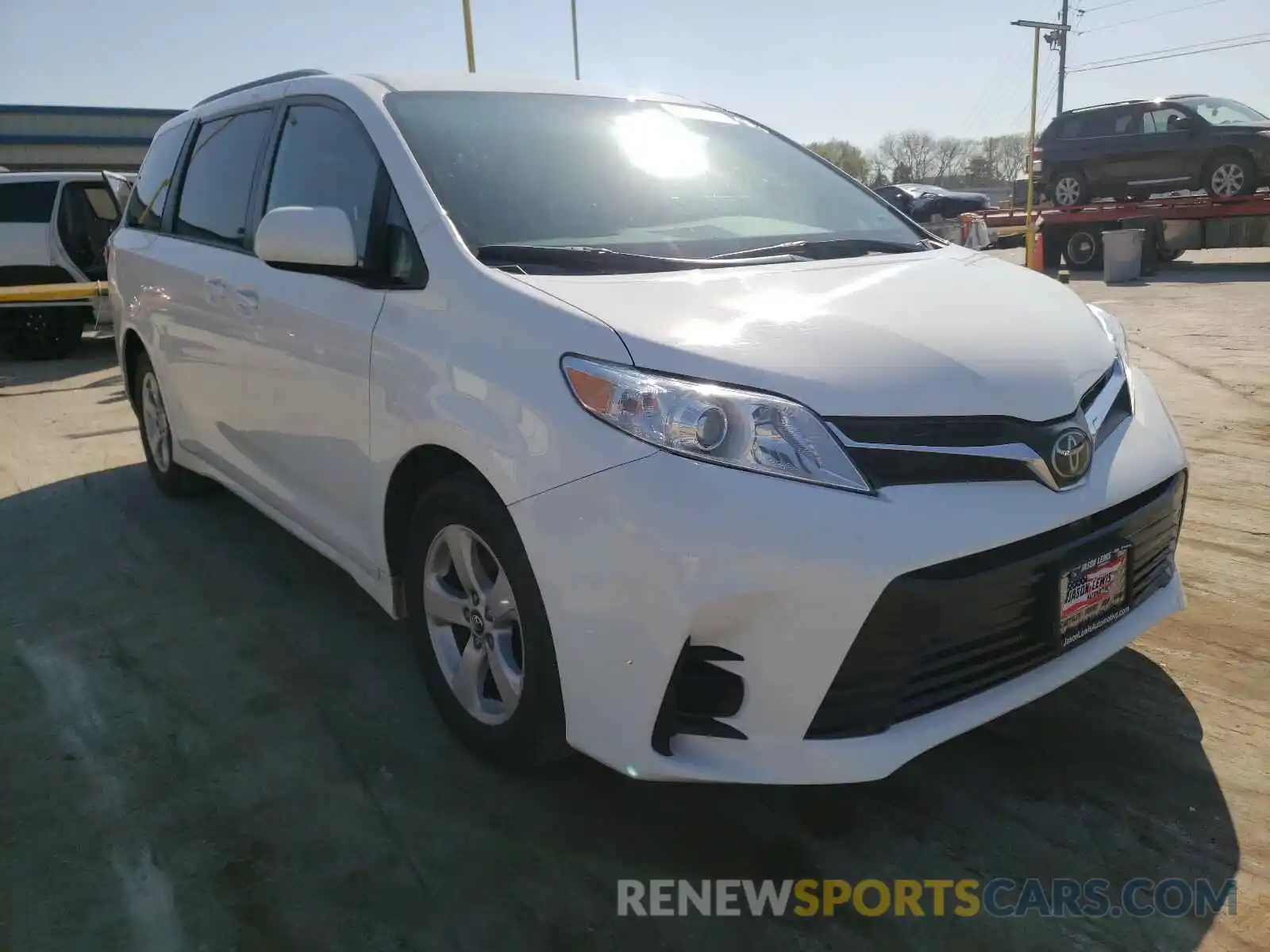 1 Photograph of a damaged car 5TDKZ3DC4KS003732 TOYOTA SIENNA 2019