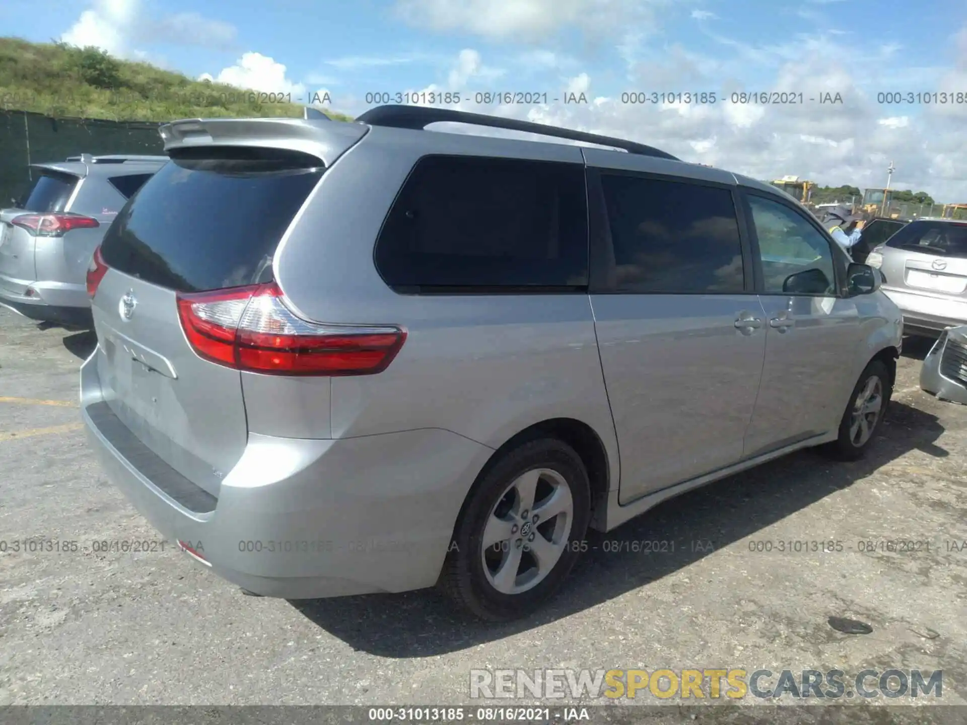 4 Фотография поврежденного автомобиля 5TDKZ3DC4KS009269 TOYOTA SIENNA 2019