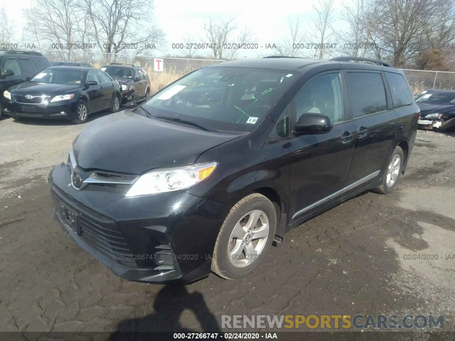 2 Photograph of a damaged car 5TDKZ3DC4KS009367 TOYOTA SIENNA 2019