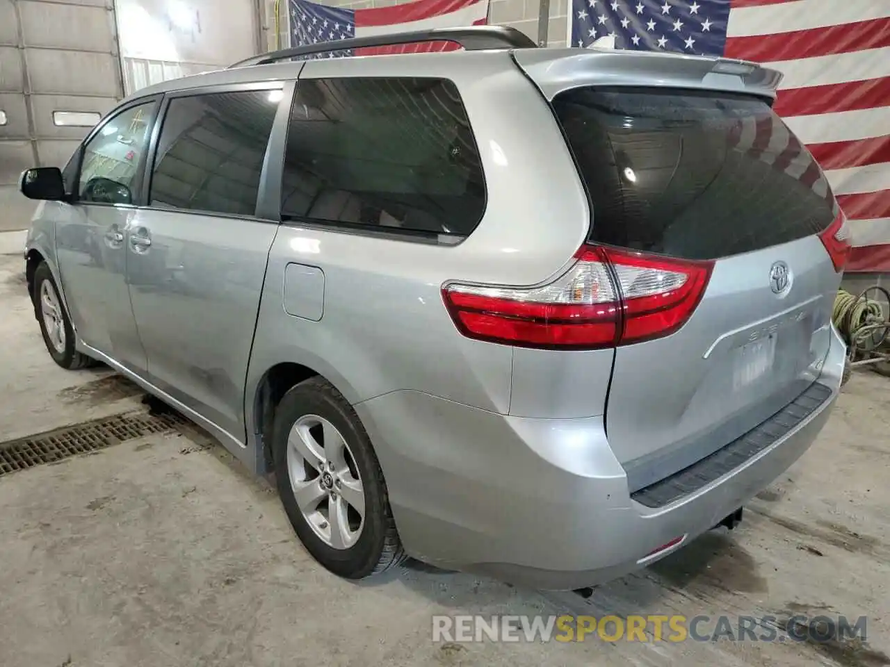 3 Фотография поврежденного автомобиля 5TDKZ3DC4KS015752 TOYOTA SIENNA 2019