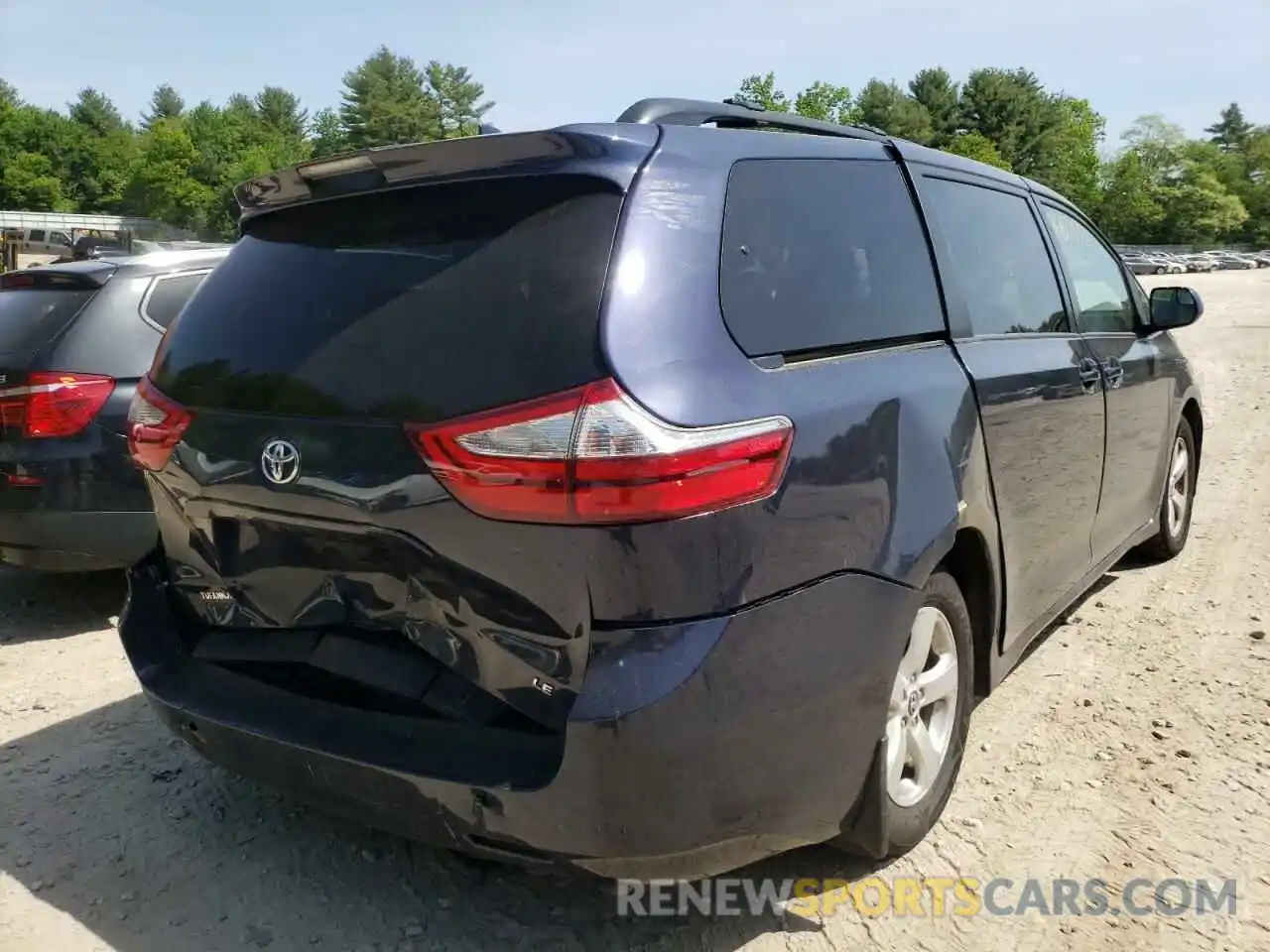 4 Photograph of a damaged car 5TDKZ3DC4KS966176 TOYOTA SIENNA 2019