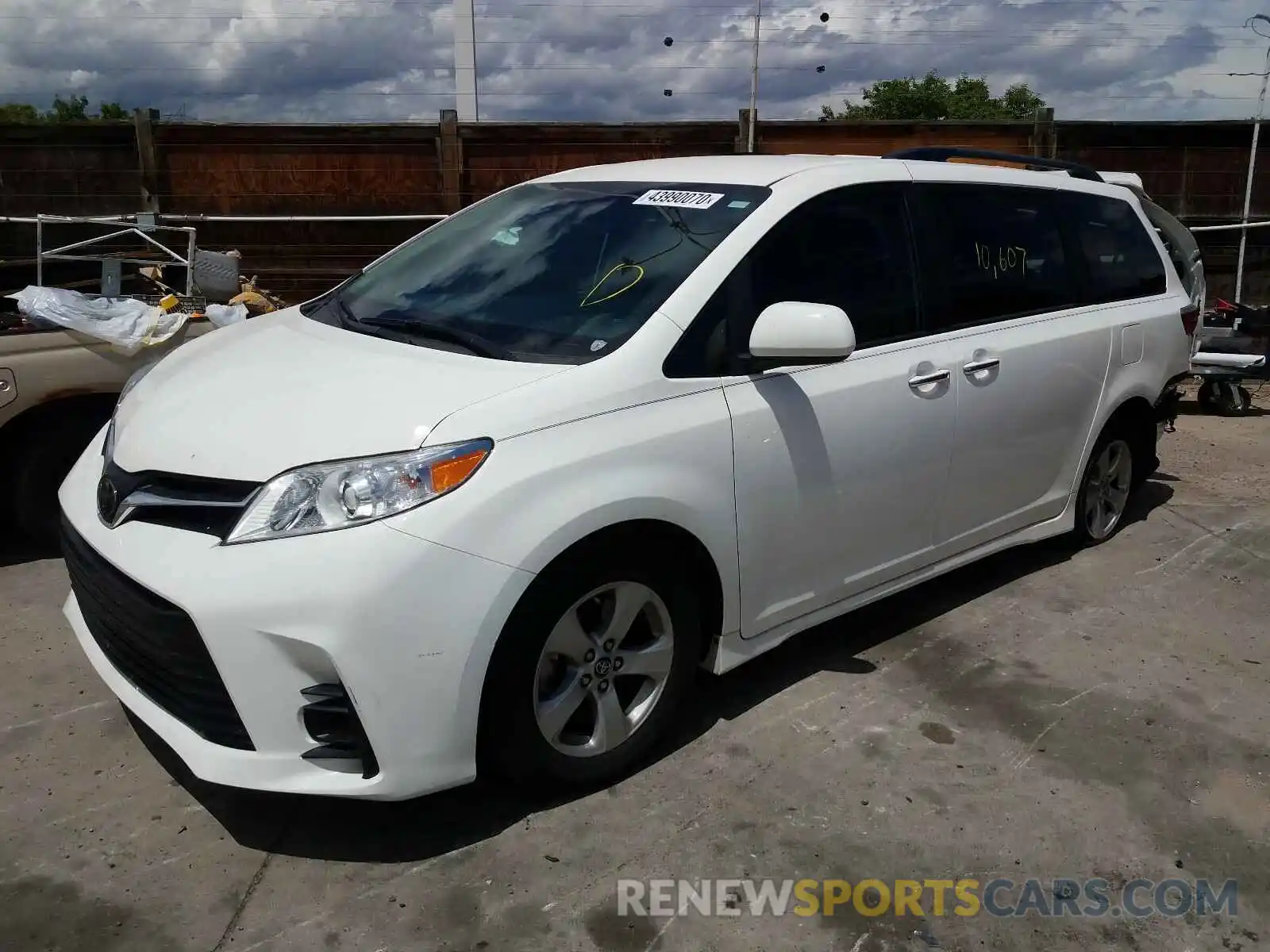 2 Photograph of a damaged car 5TDKZ3DC4KS970681 TOYOTA SIENNA 2019