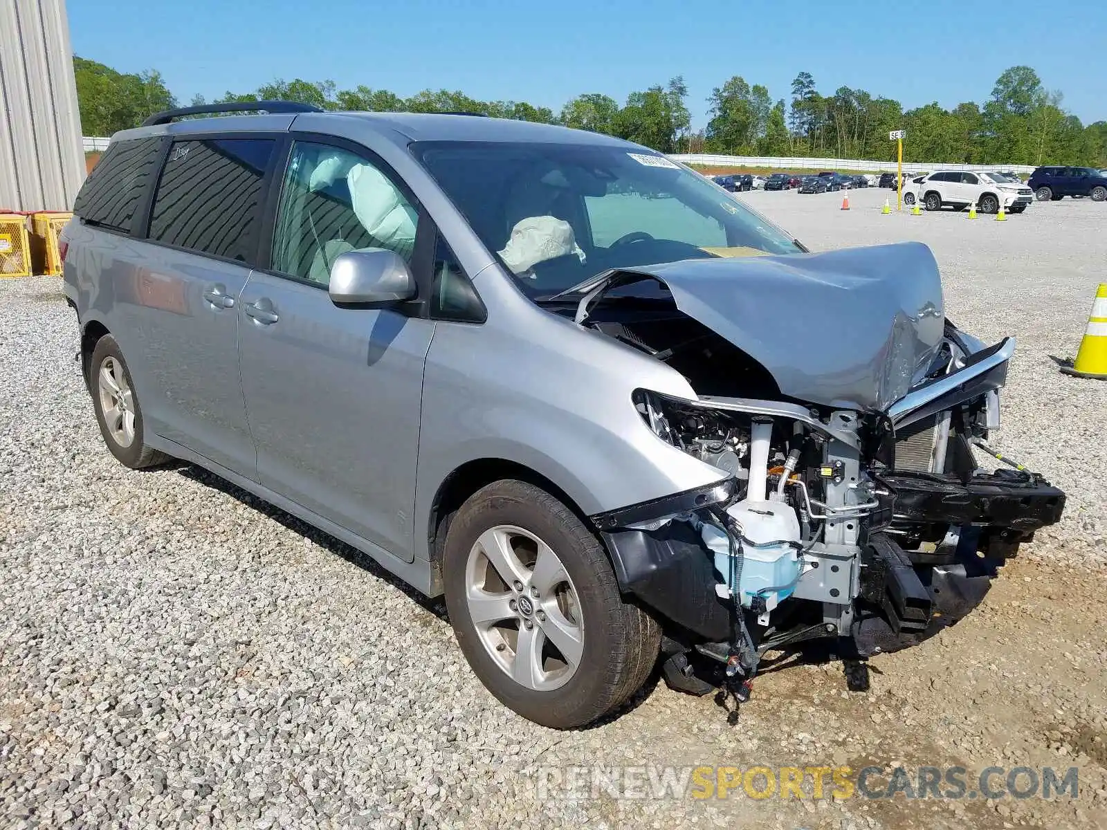 1 Photograph of a damaged car 5TDKZ3DC4KS971054 TOYOTA SIENNA 2019