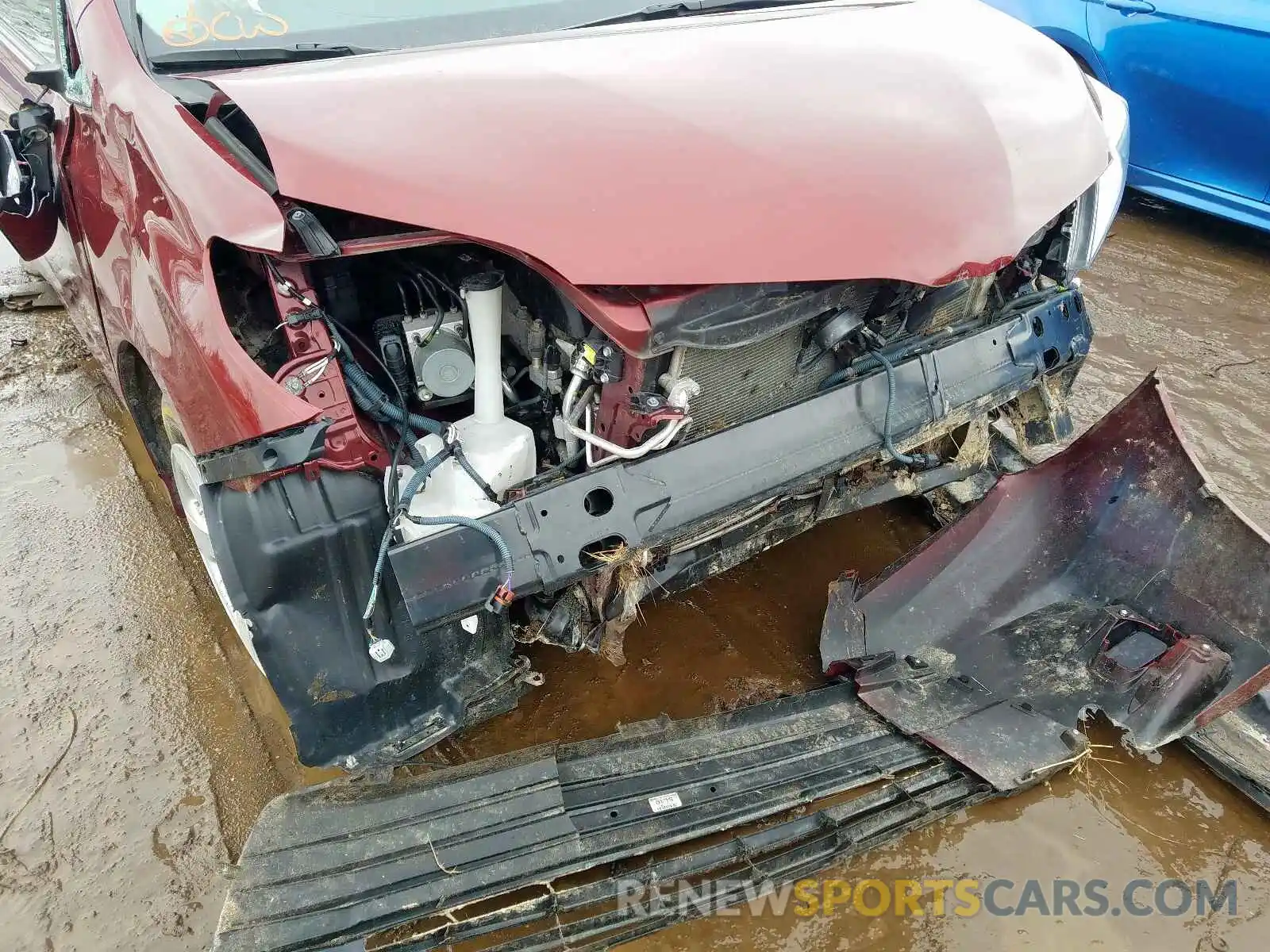 9 Photograph of a damaged car 5TDKZ3DC4KS971569 TOYOTA SIENNA 2019