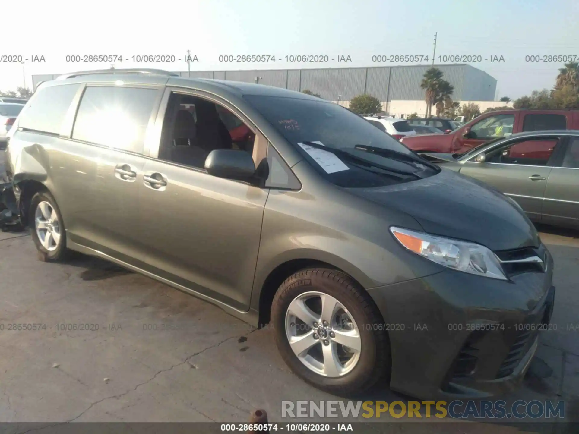 1 Photograph of a damaged car 5TDKZ3DC4KS972298 TOYOTA SIENNA 2019