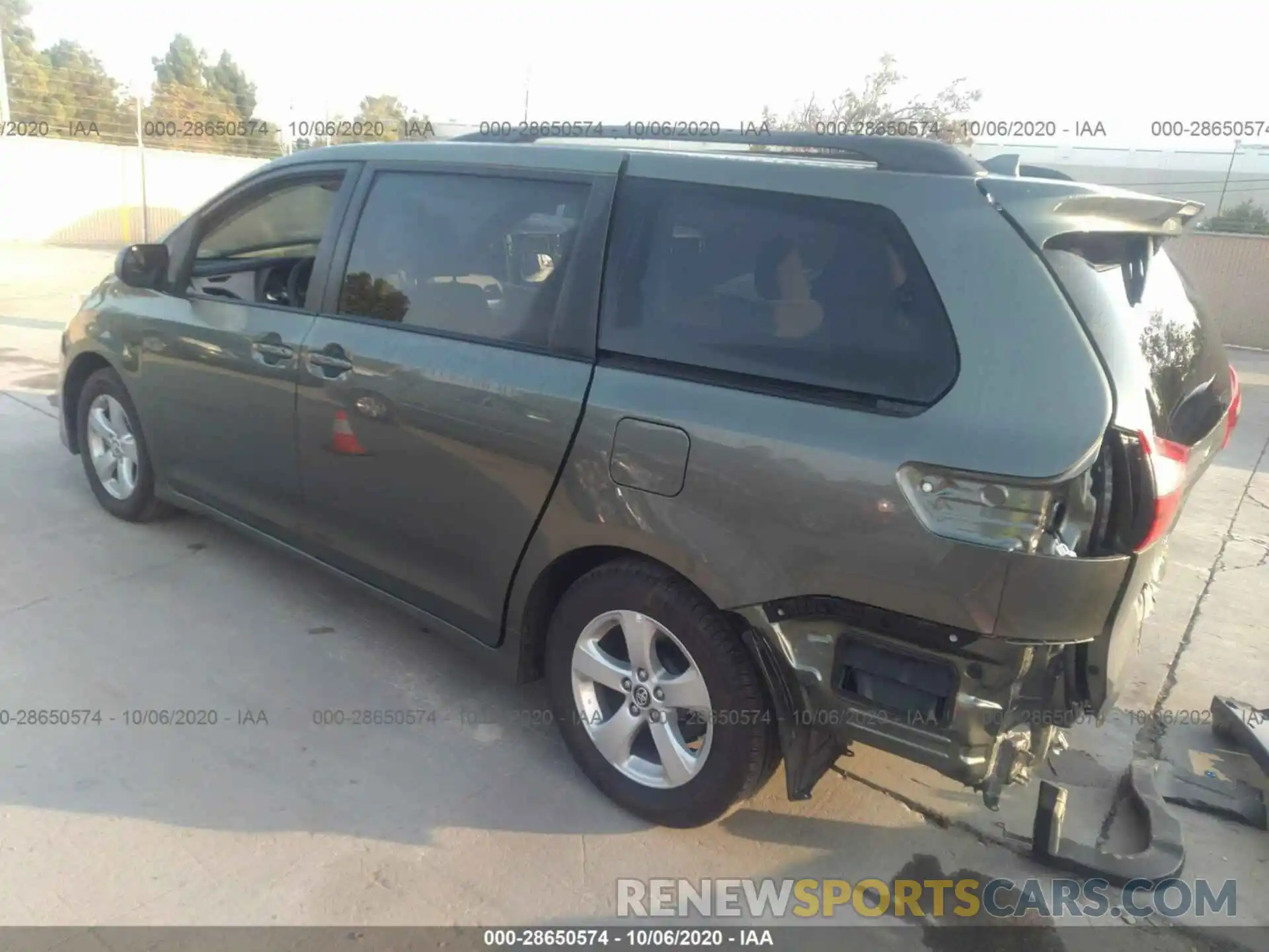 3 Фотография поврежденного автомобиля 5TDKZ3DC4KS972298 TOYOTA SIENNA 2019