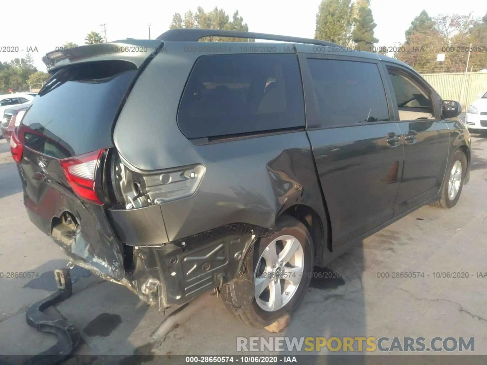 4 Фотография поврежденного автомобиля 5TDKZ3DC4KS972298 TOYOTA SIENNA 2019