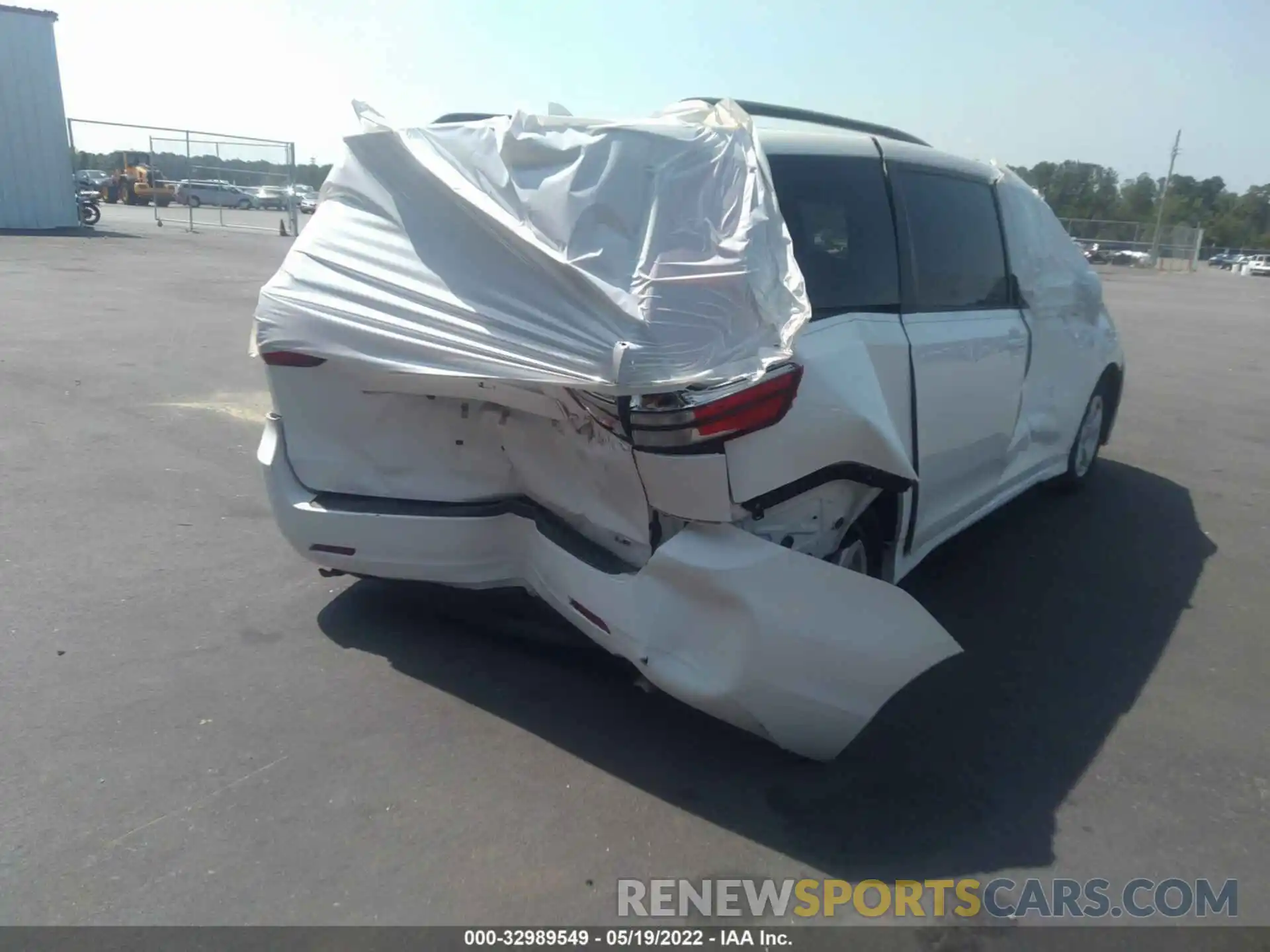 6 Photograph of a damaged car 5TDKZ3DC4KS972429 TOYOTA SIENNA 2019