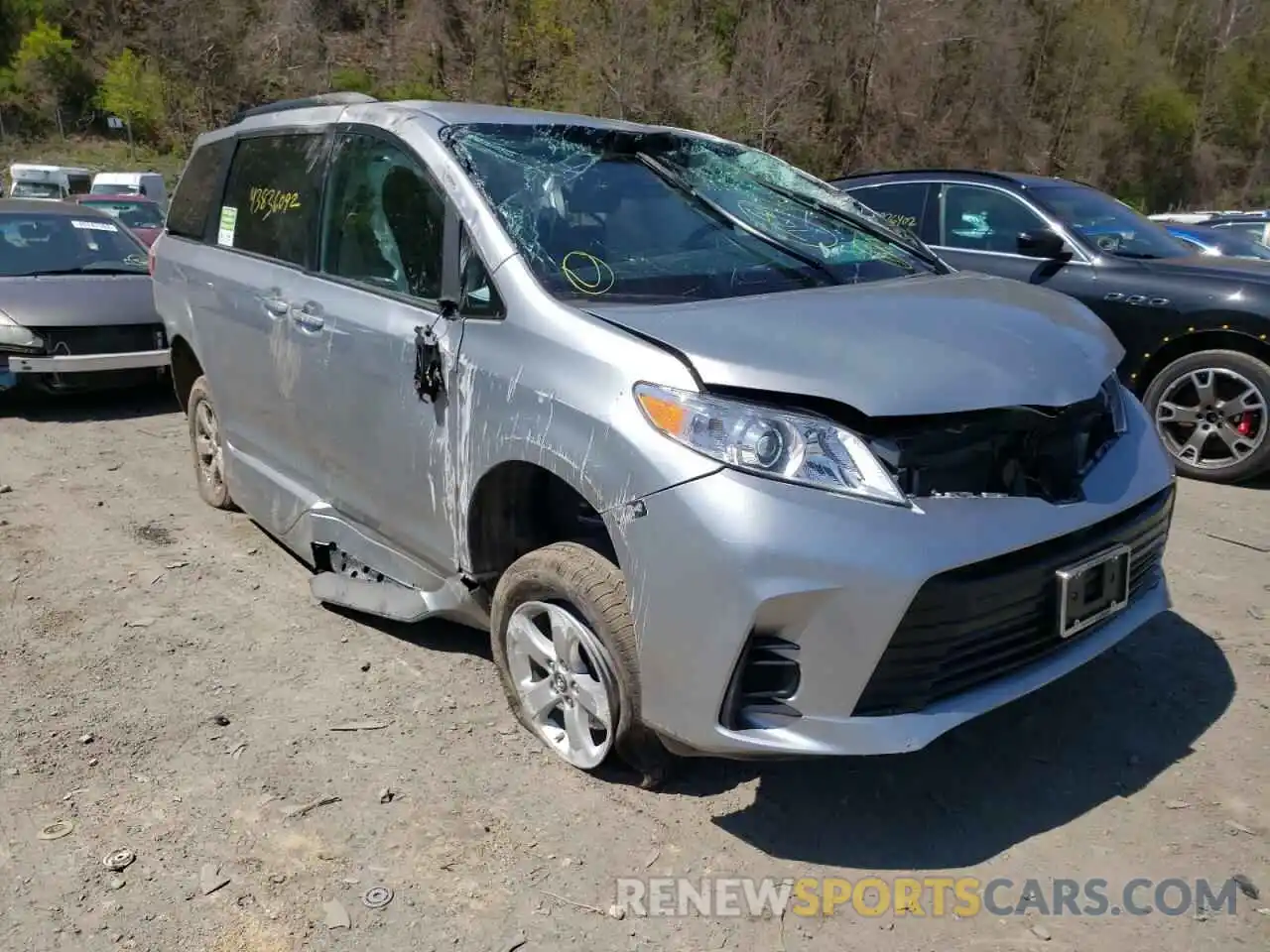 1 Photograph of a damaged car 5TDKZ3DC4KS978473 TOYOTA SIENNA 2019