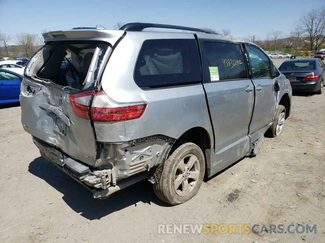 4 Фотография поврежденного автомобиля 5TDKZ3DC4KS978473 TOYOTA SIENNA 2019