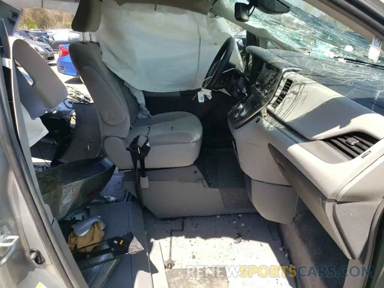 5 Photograph of a damaged car 5TDKZ3DC4KS978473 TOYOTA SIENNA 2019