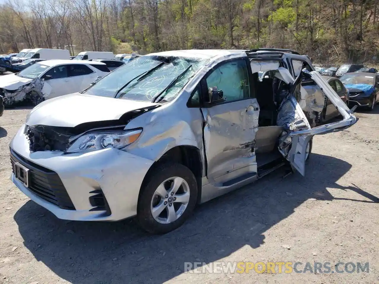 9 Photograph of a damaged car 5TDKZ3DC4KS978473 TOYOTA SIENNA 2019