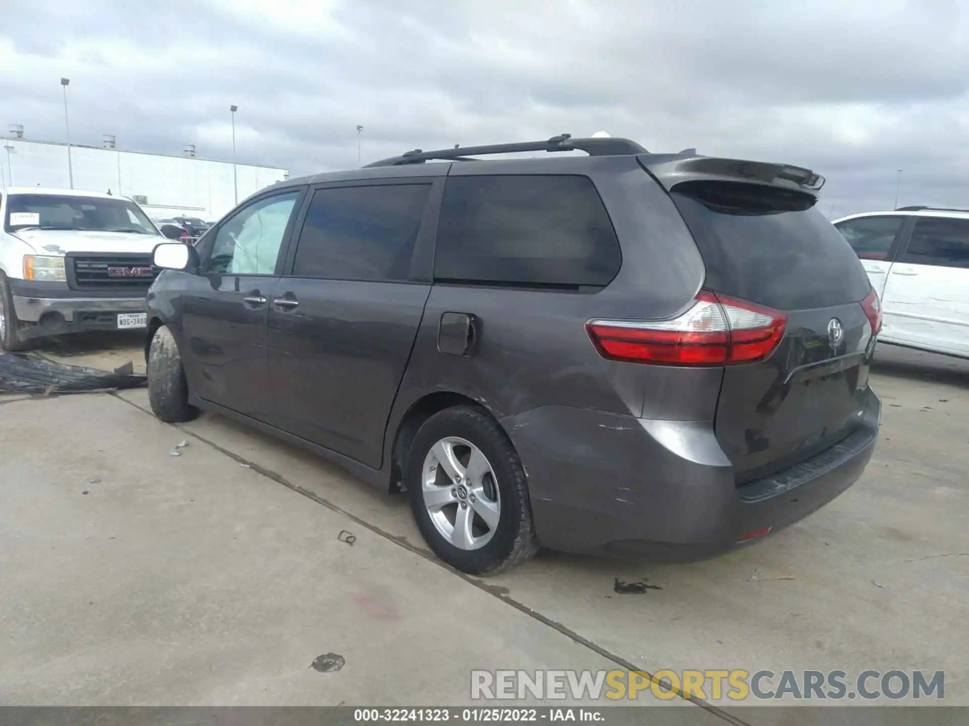 3 Фотография поврежденного автомобиля 5TDKZ3DC4KS981003 TOYOTA SIENNA 2019