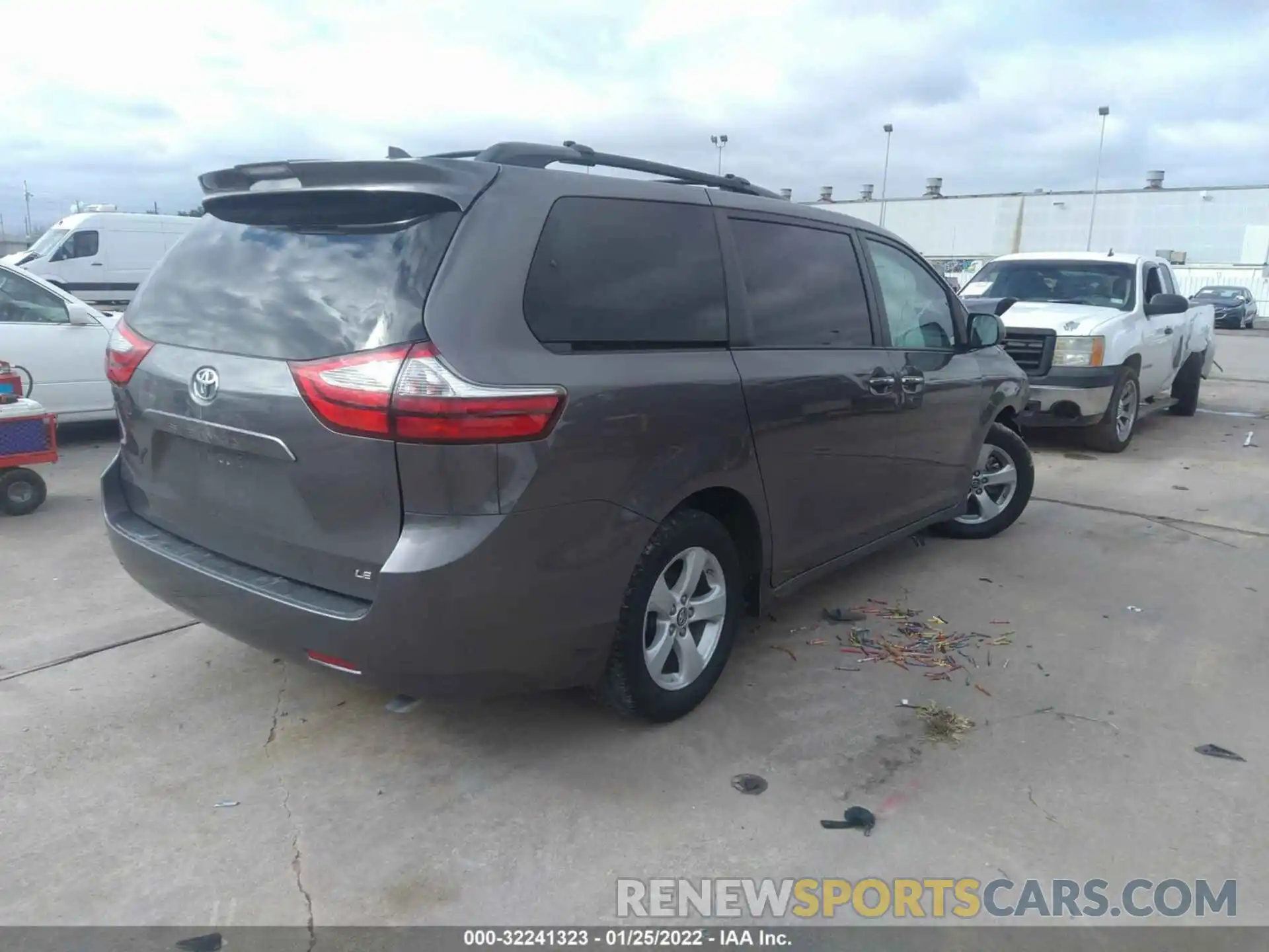 4 Фотография поврежденного автомобиля 5TDKZ3DC4KS981003 TOYOTA SIENNA 2019