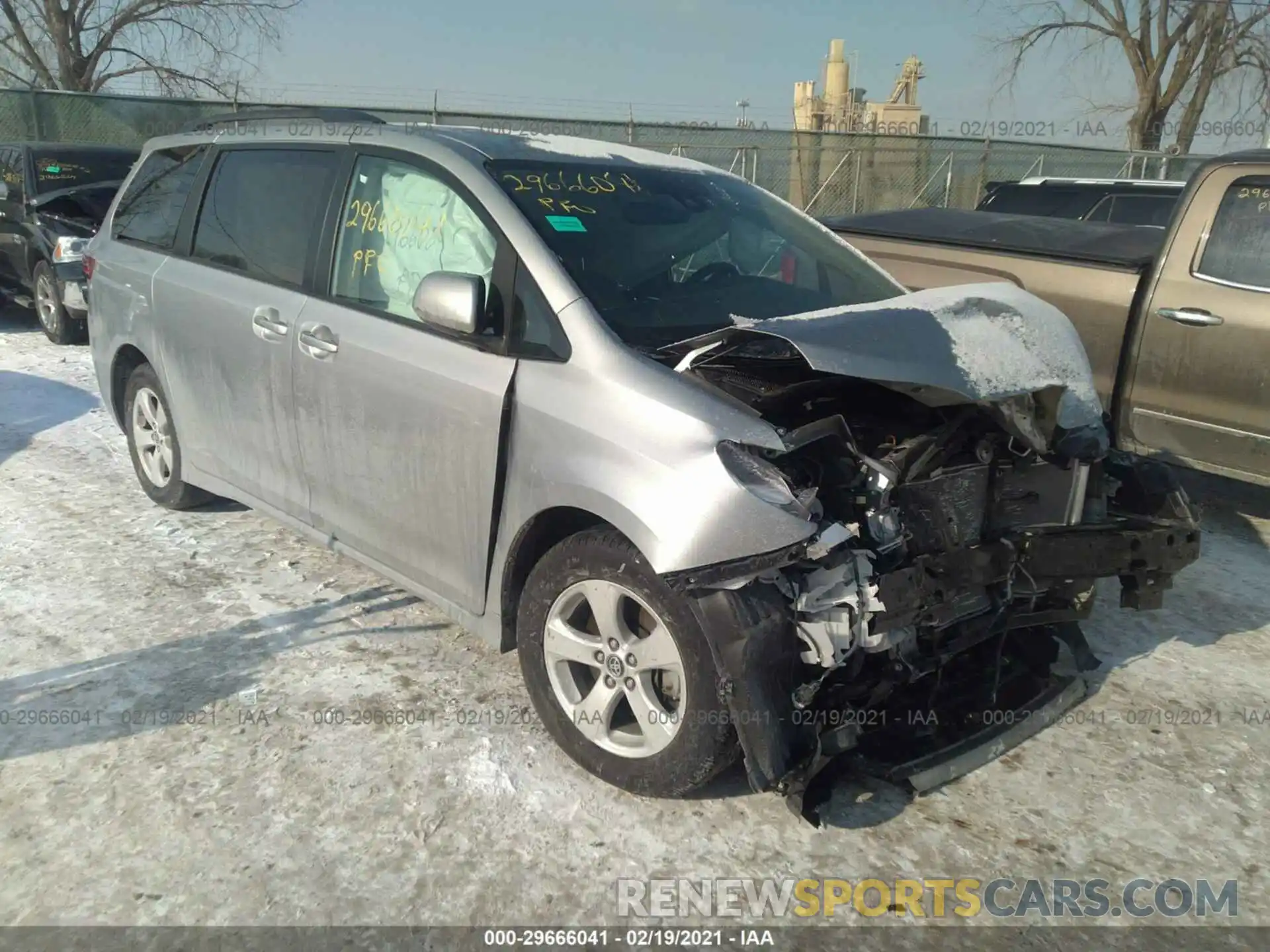 1 Photograph of a damaged car 5TDKZ3DC4KS981096 TOYOTA SIENNA 2019