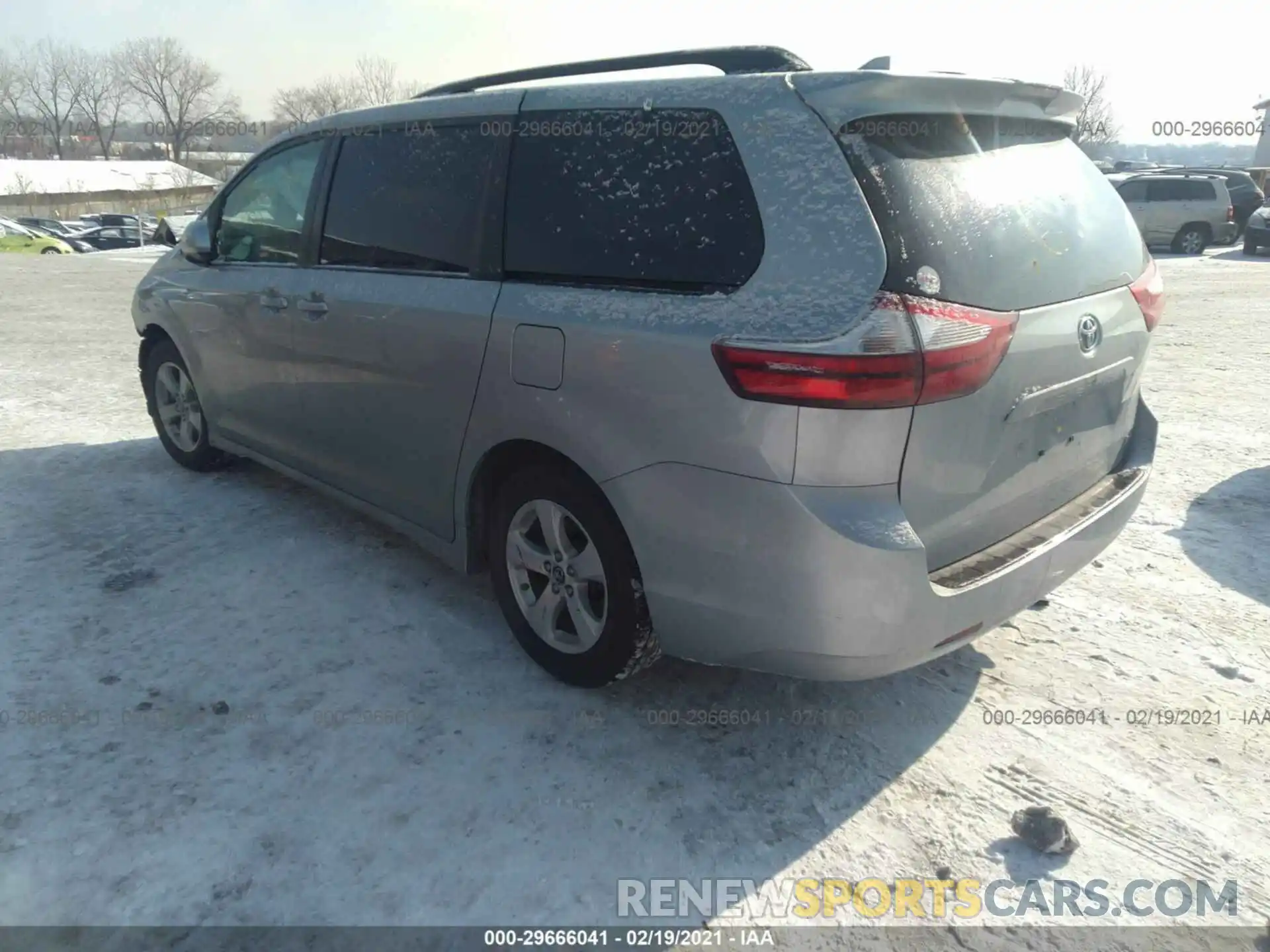 3 Фотография поврежденного автомобиля 5TDKZ3DC4KS981096 TOYOTA SIENNA 2019