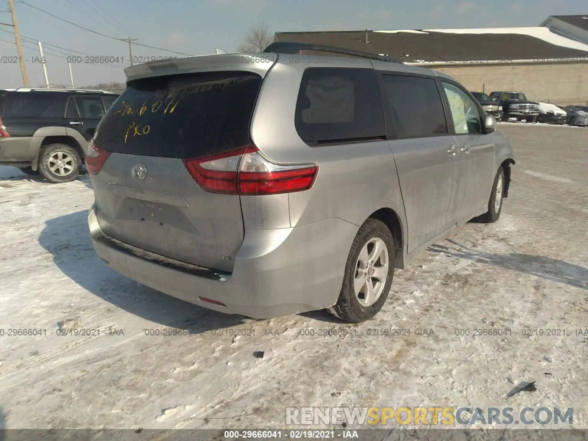 4 Фотография поврежденного автомобиля 5TDKZ3DC4KS981096 TOYOTA SIENNA 2019